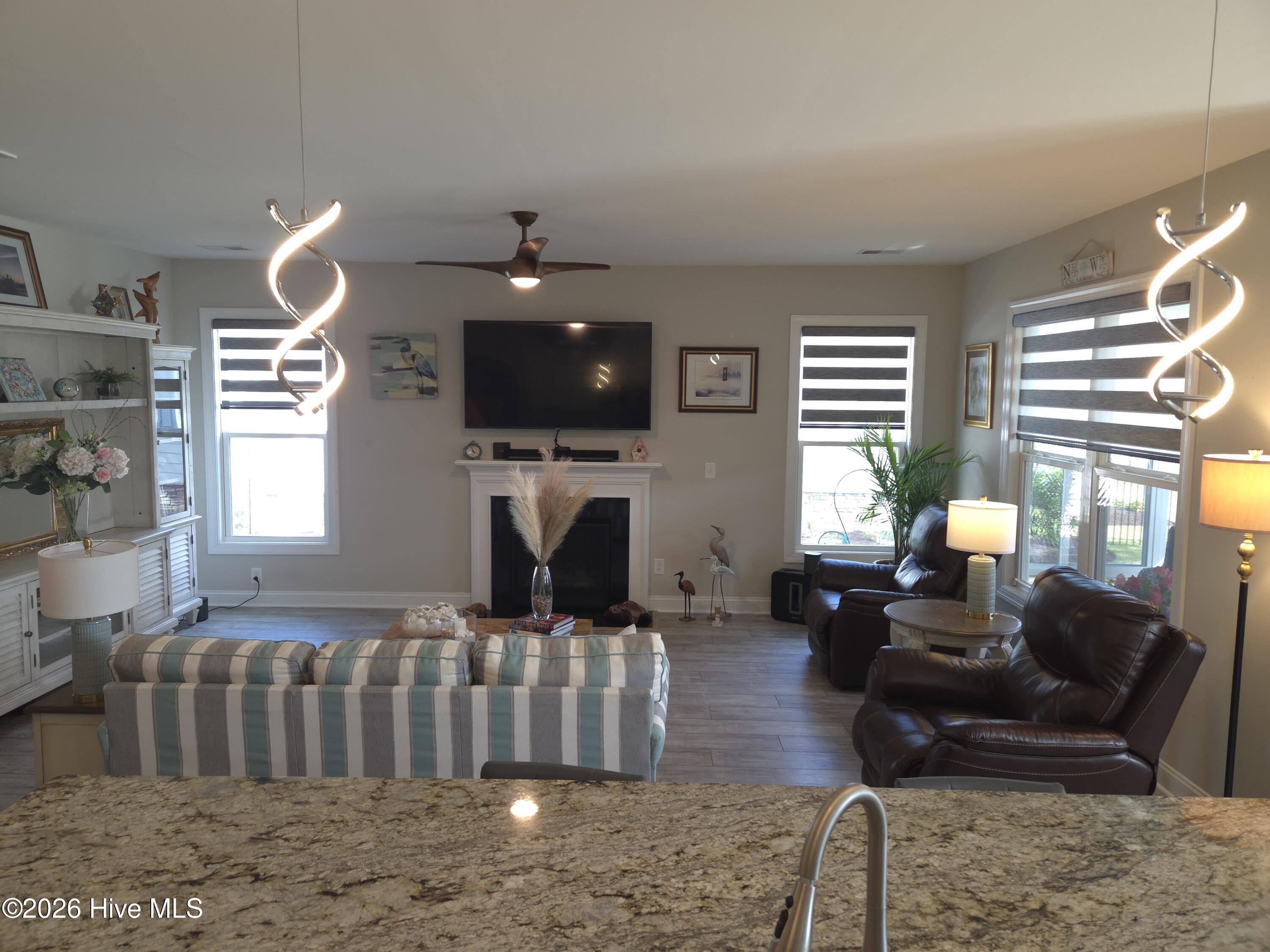 100566407 | Photo 18