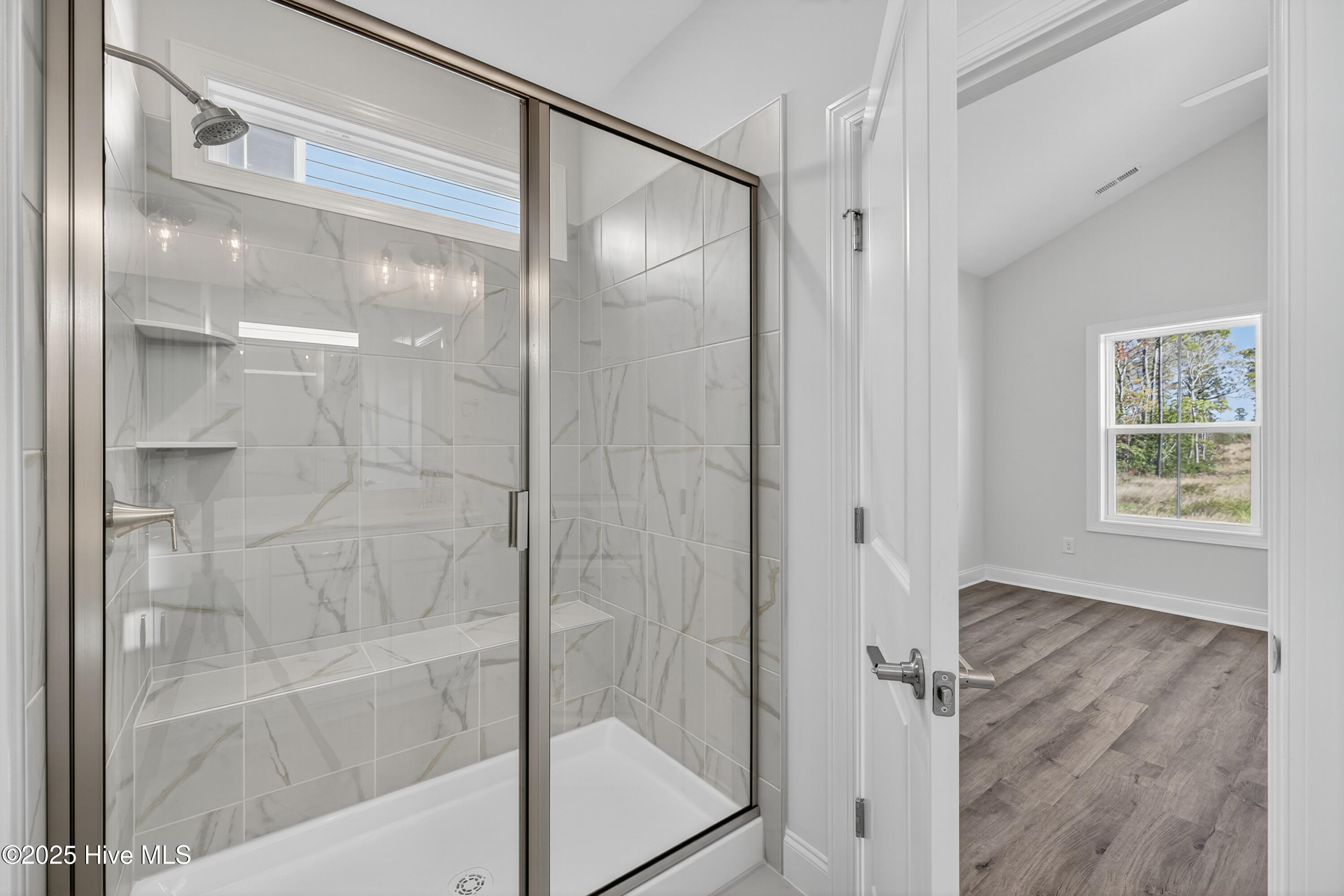 100544174 | Photo 32