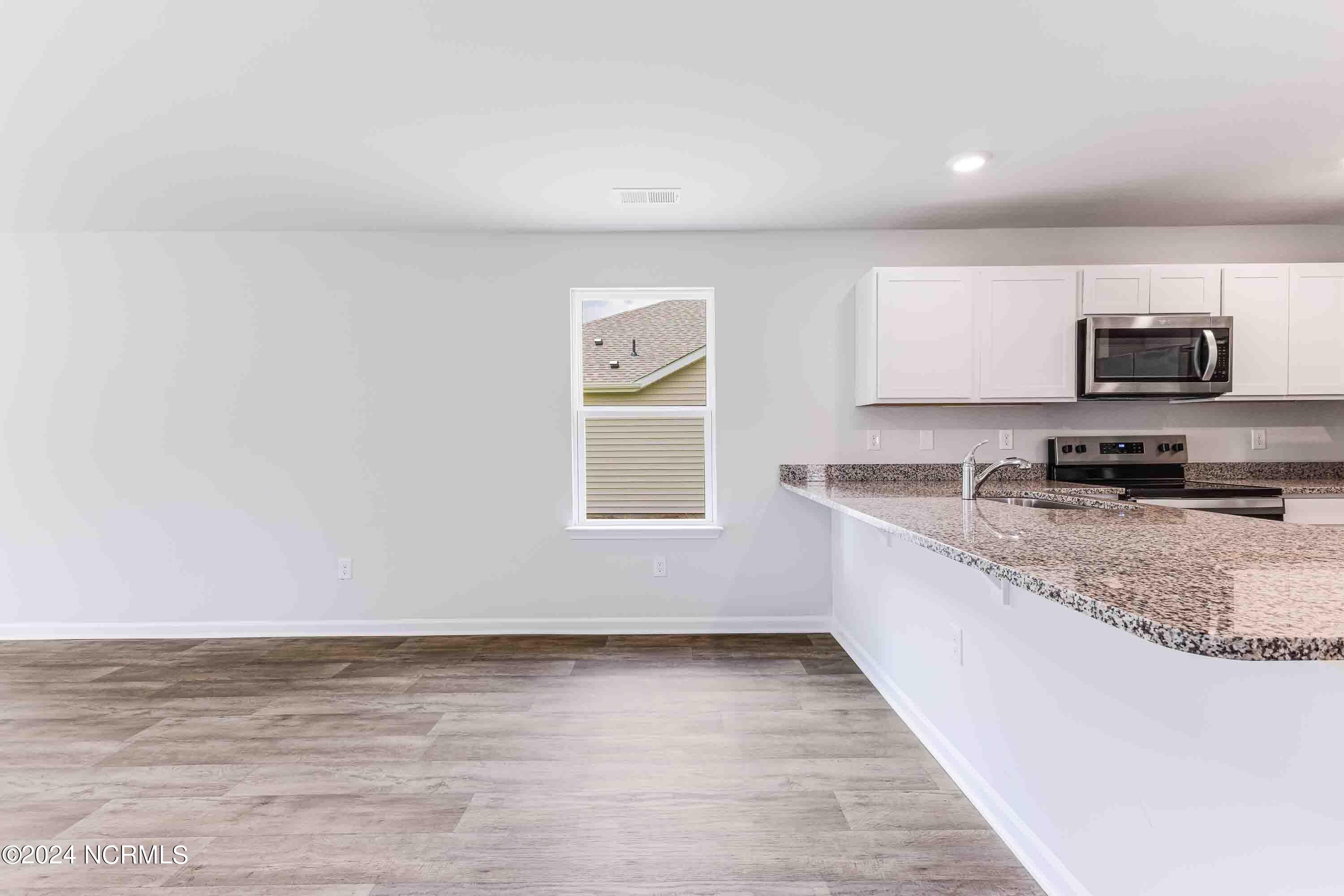 100533667 | Photo 16