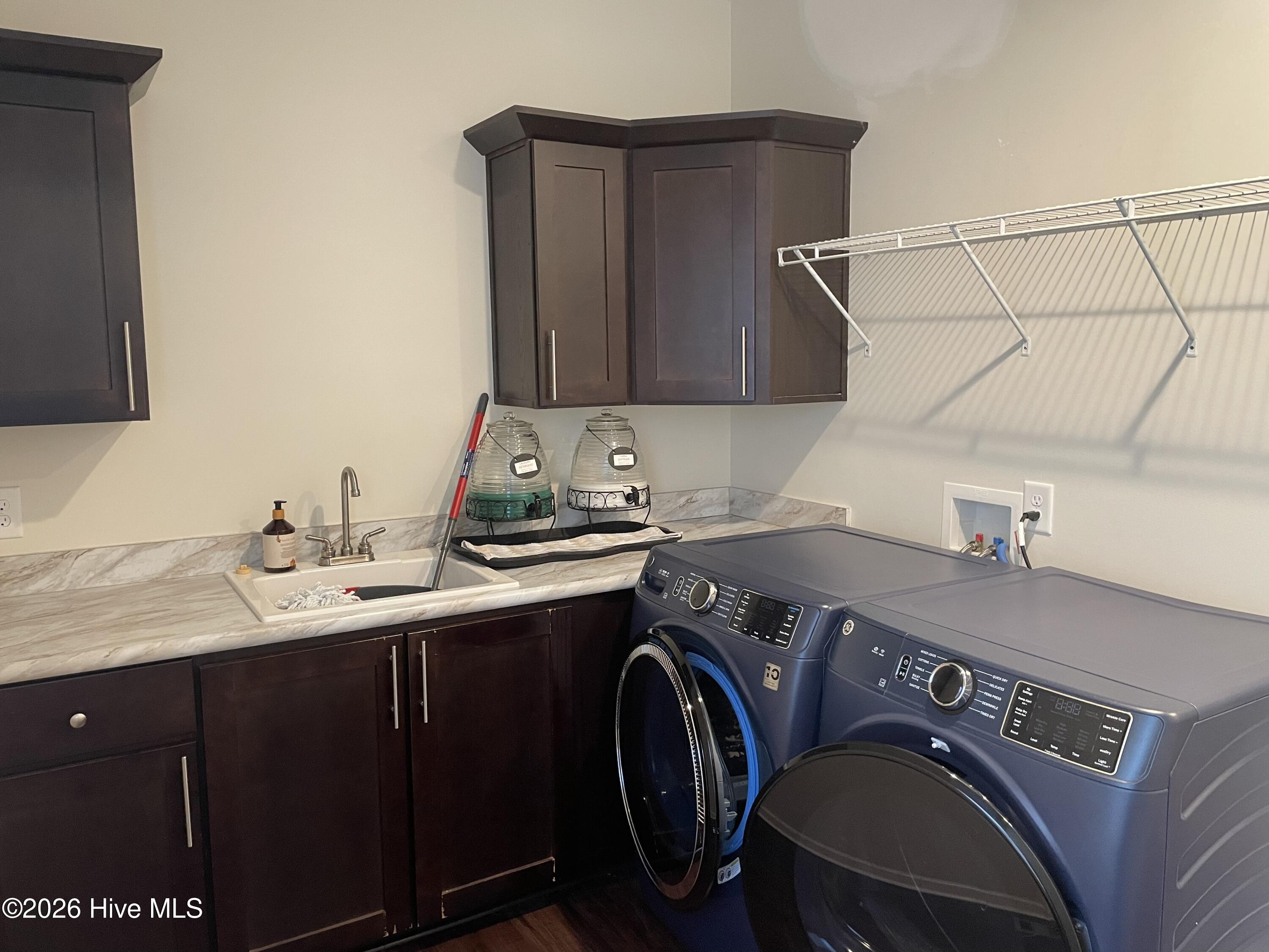 100568375 | Photo 31