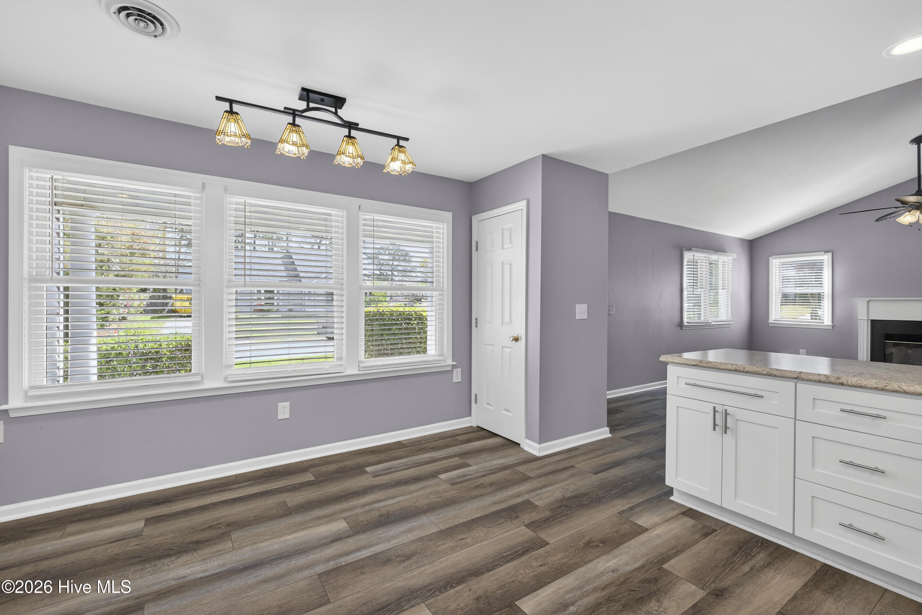 100563145 | Photo 10