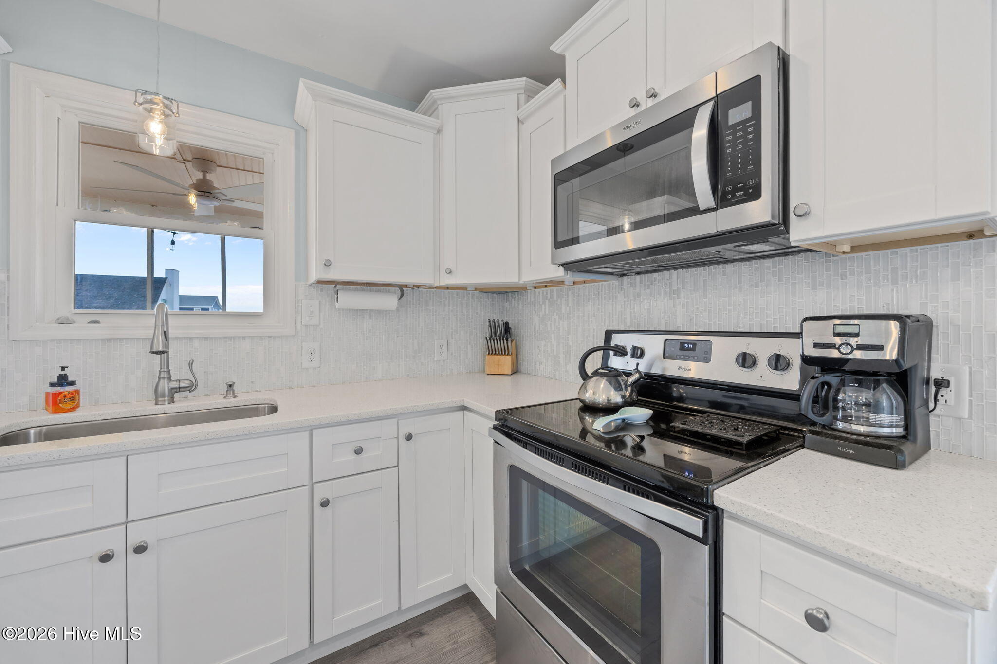 100553984 | Photo 17