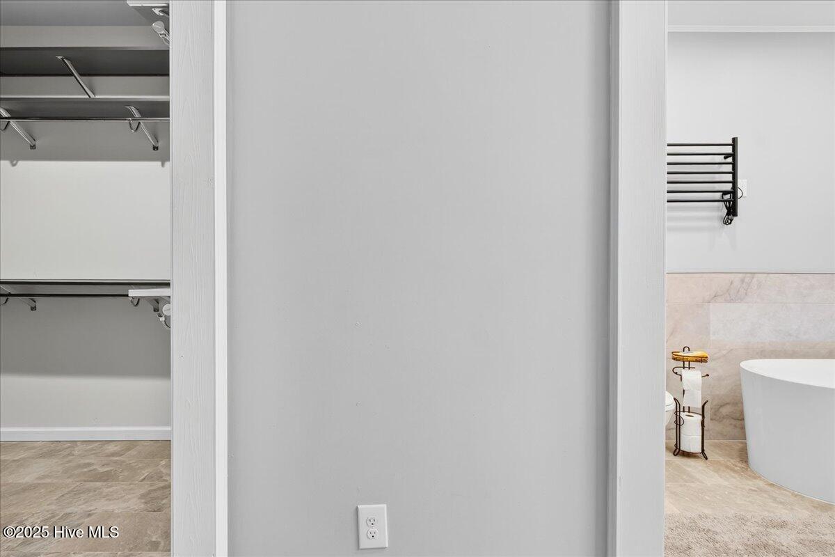 100523832 | Photo 42