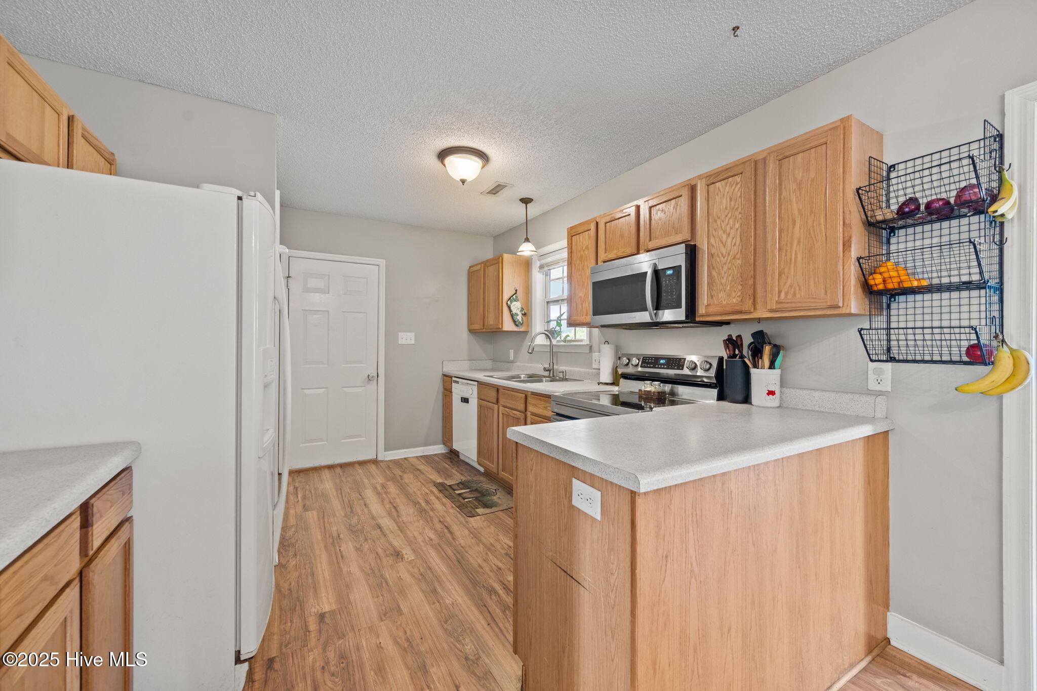 100546137 | Photo 15