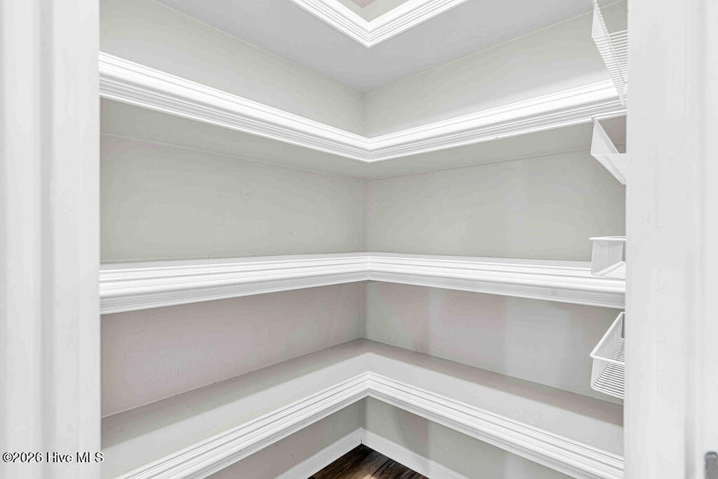 100548964 | Photo 21