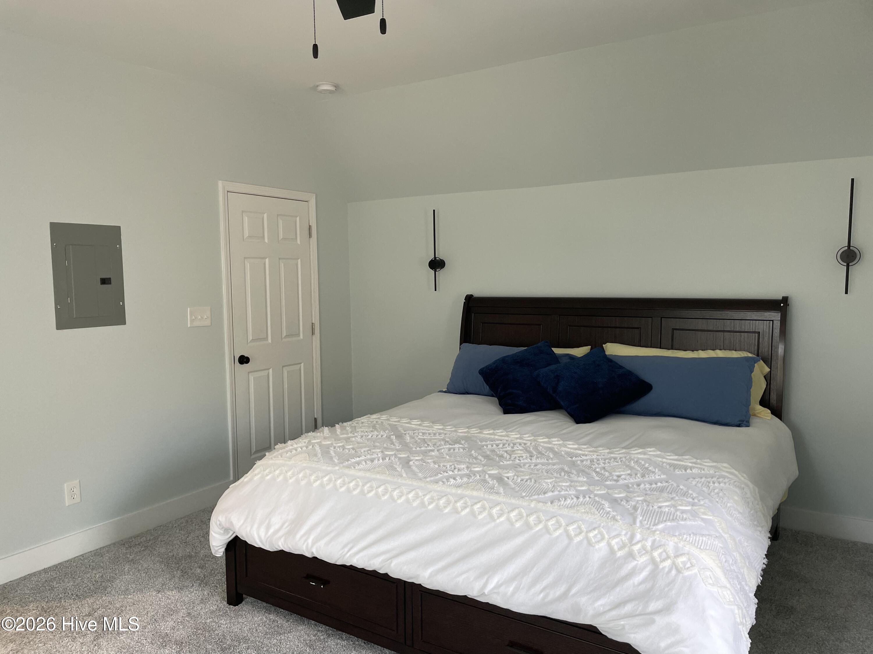 100568375 | Photo 41