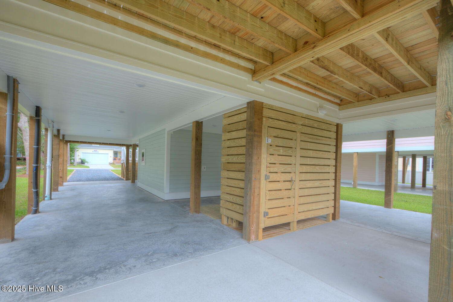 100502884 | Photo 15