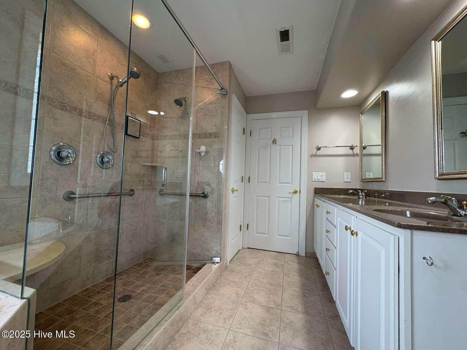 100534224 | Photo 13