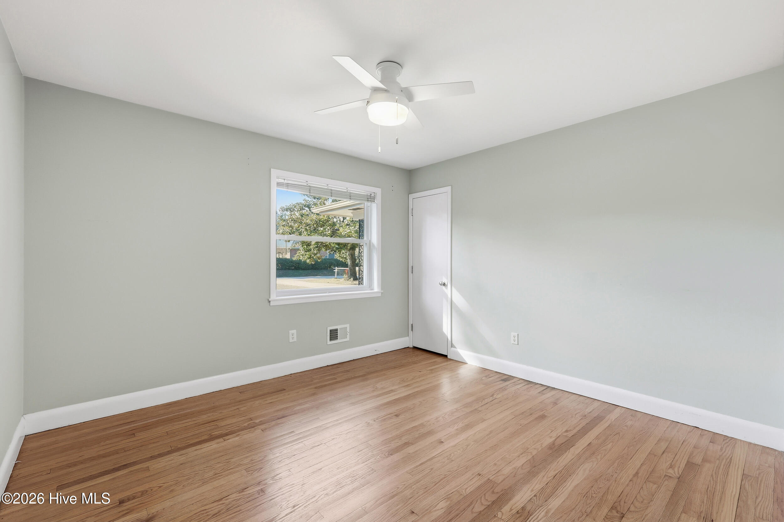 100550925 | Photo 28