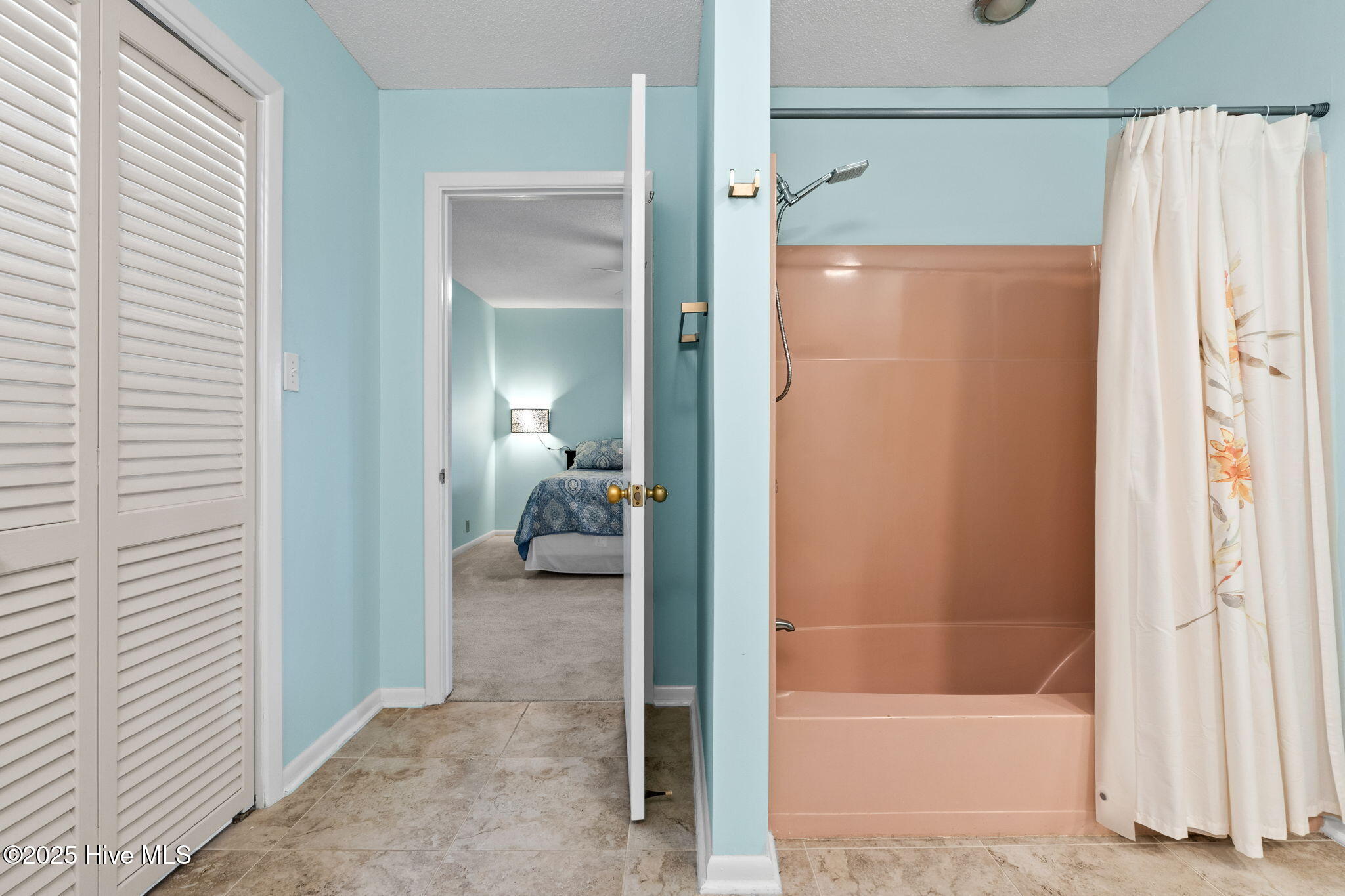 100544236 | Photo 44