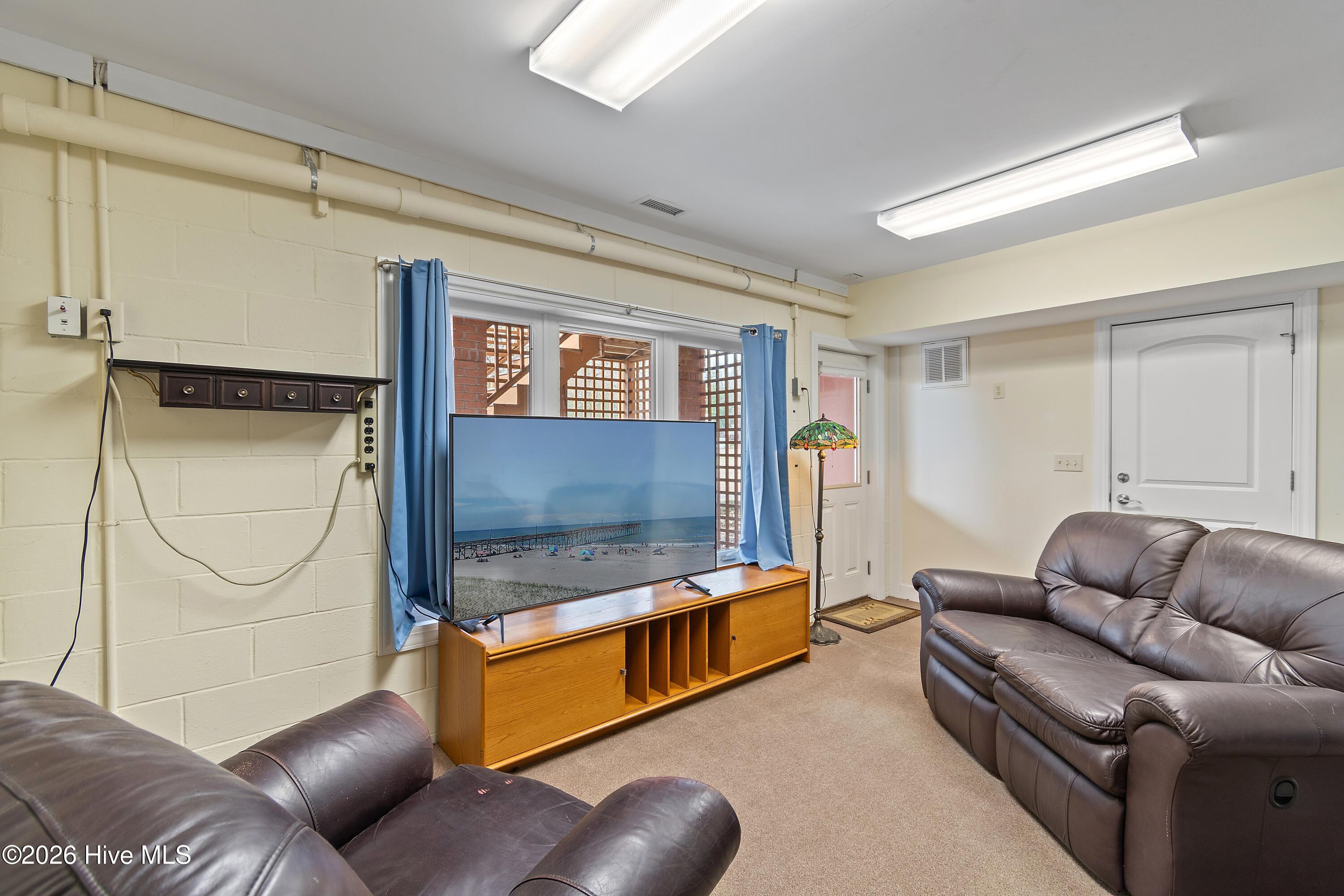 100557427 | Photo 45