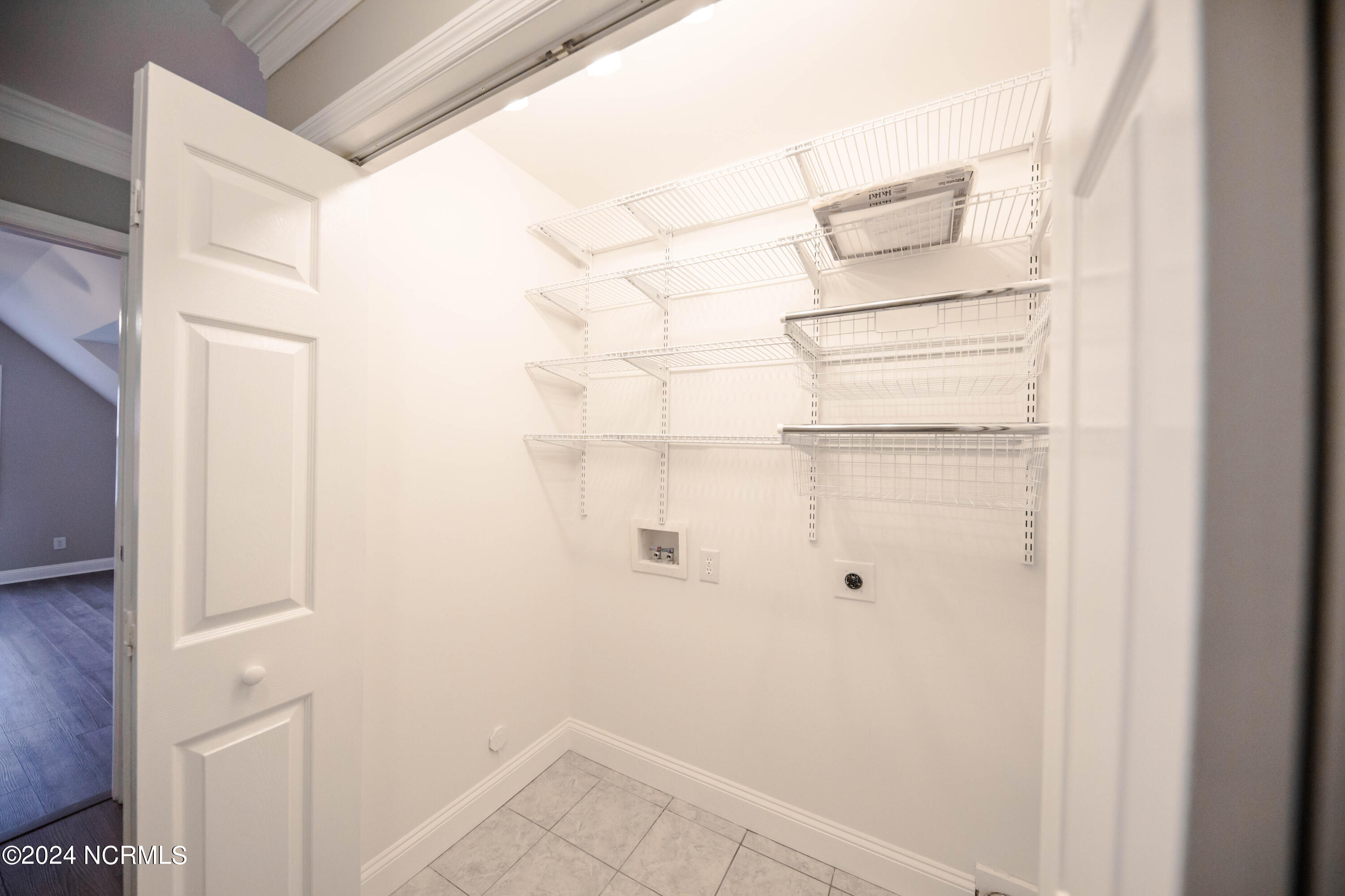 100566053 | Photo 46