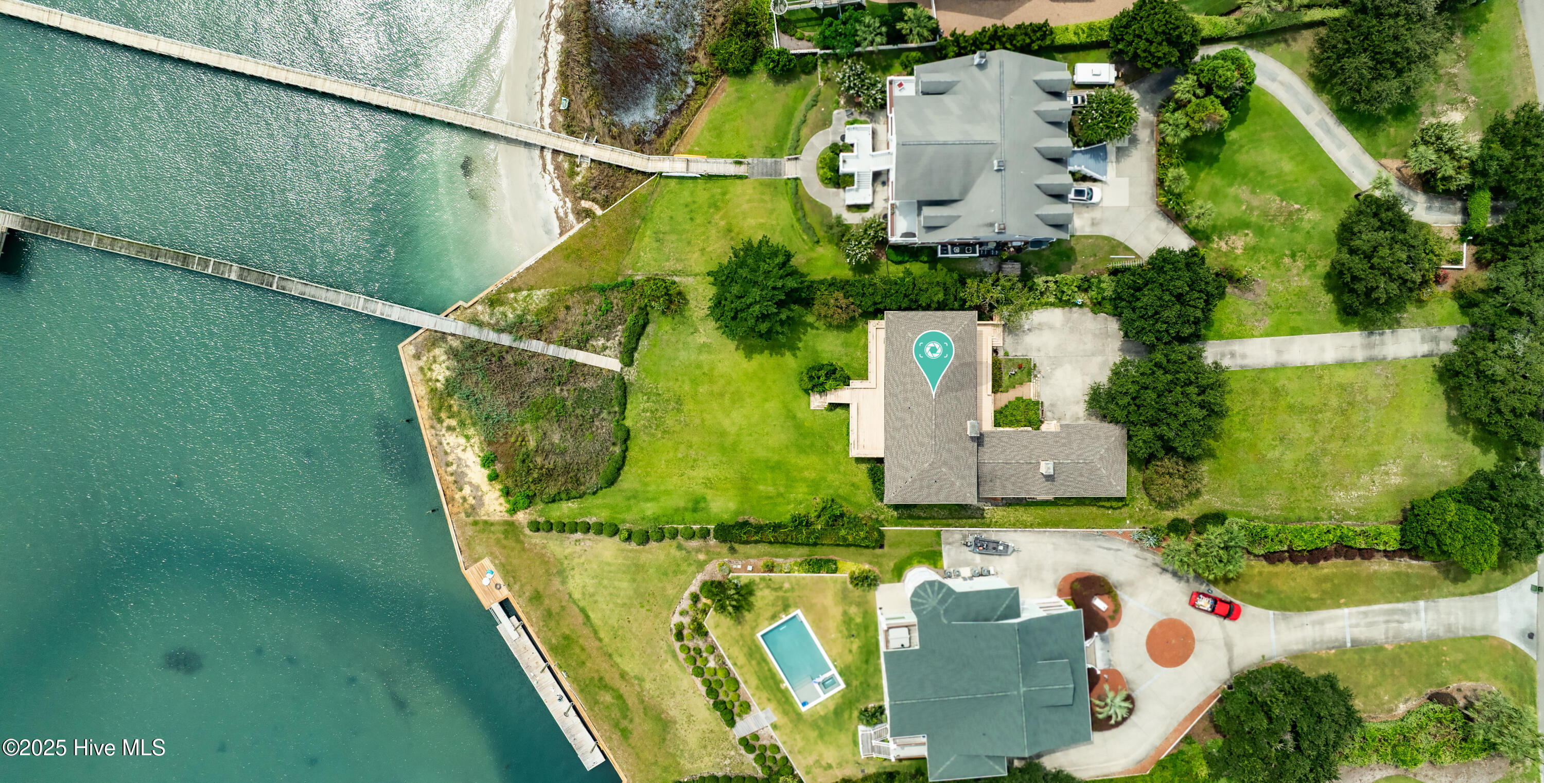 100527389 | Photo 72