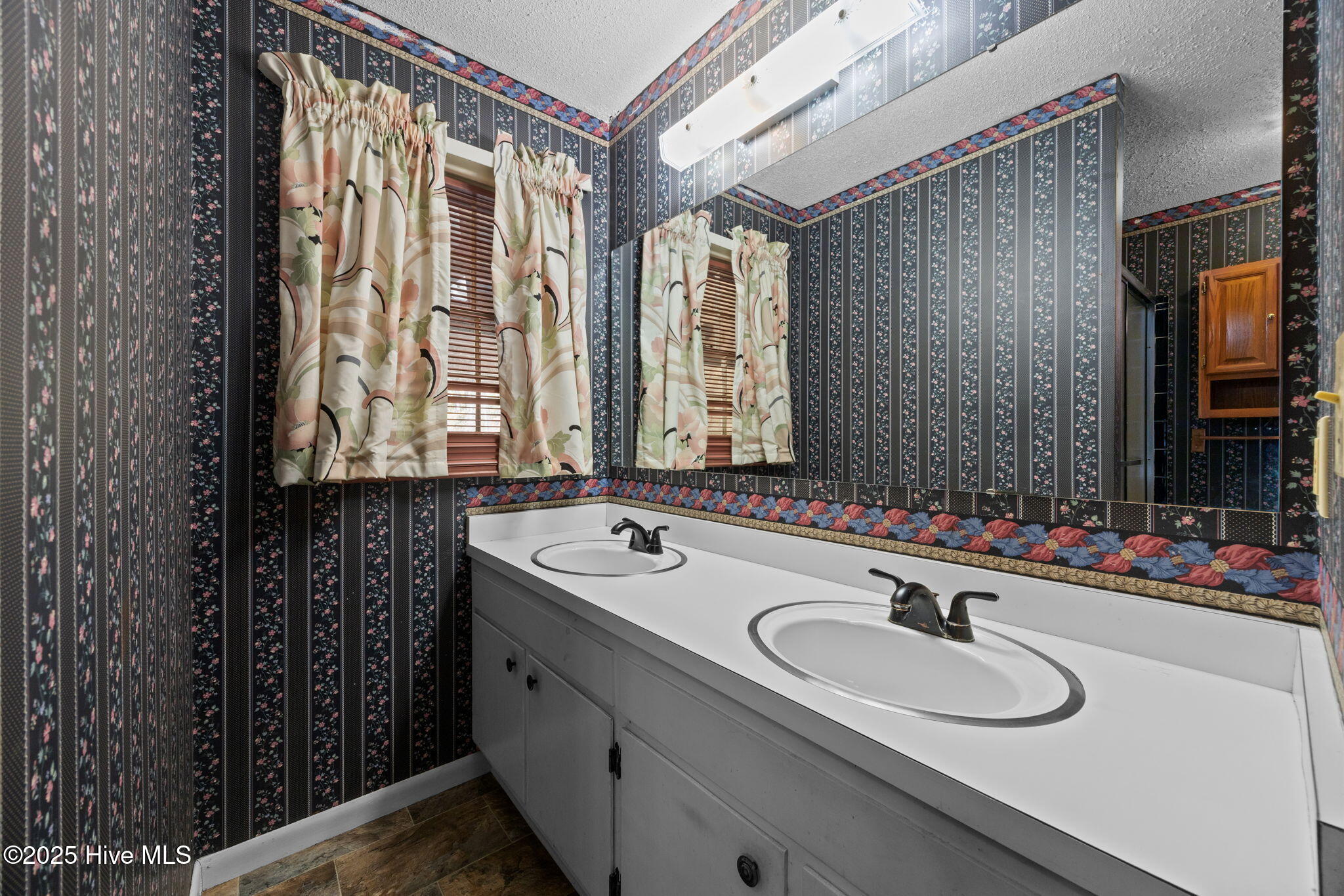 100542323 | Photo 19