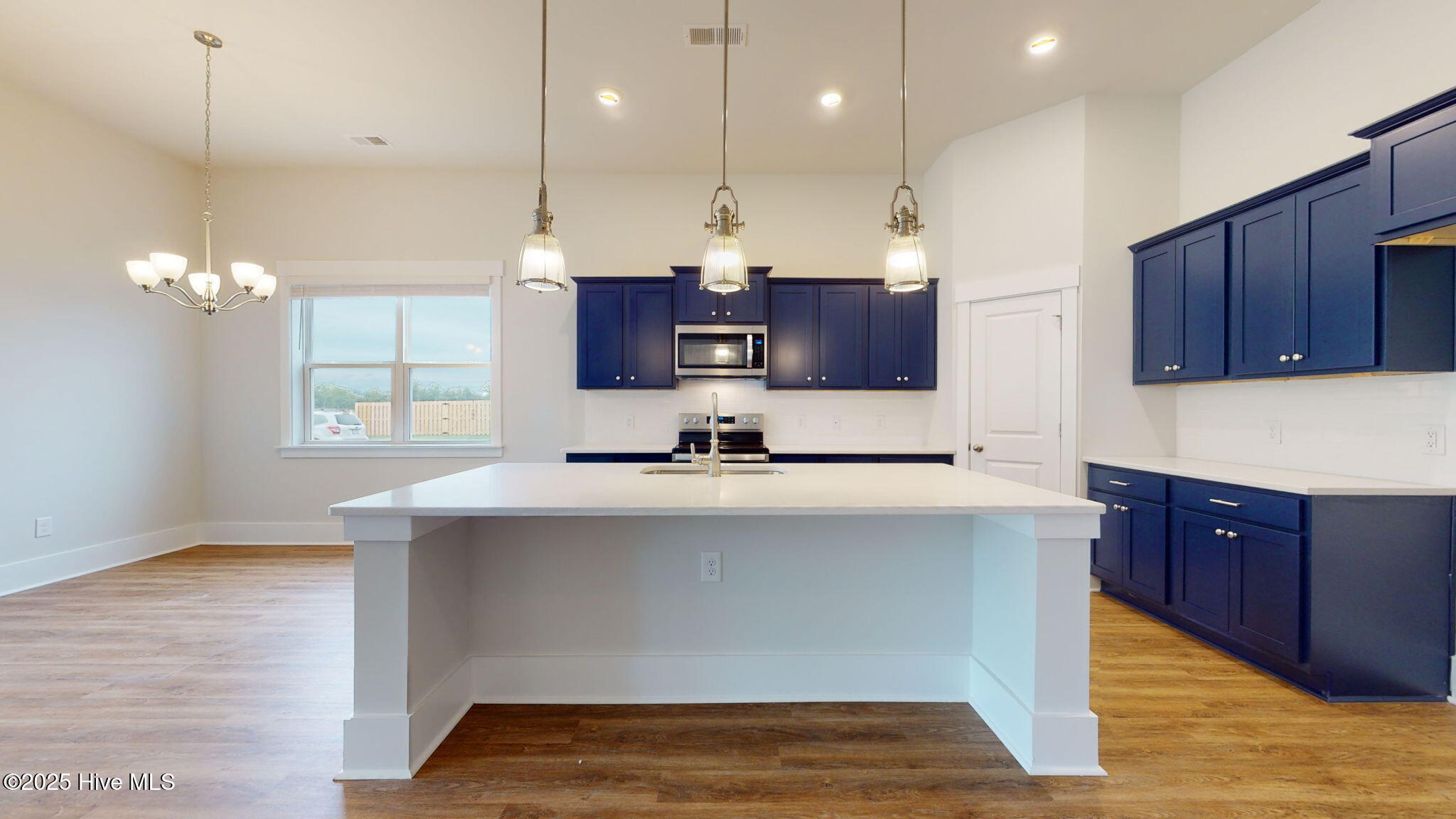 100543683 | Photo 19