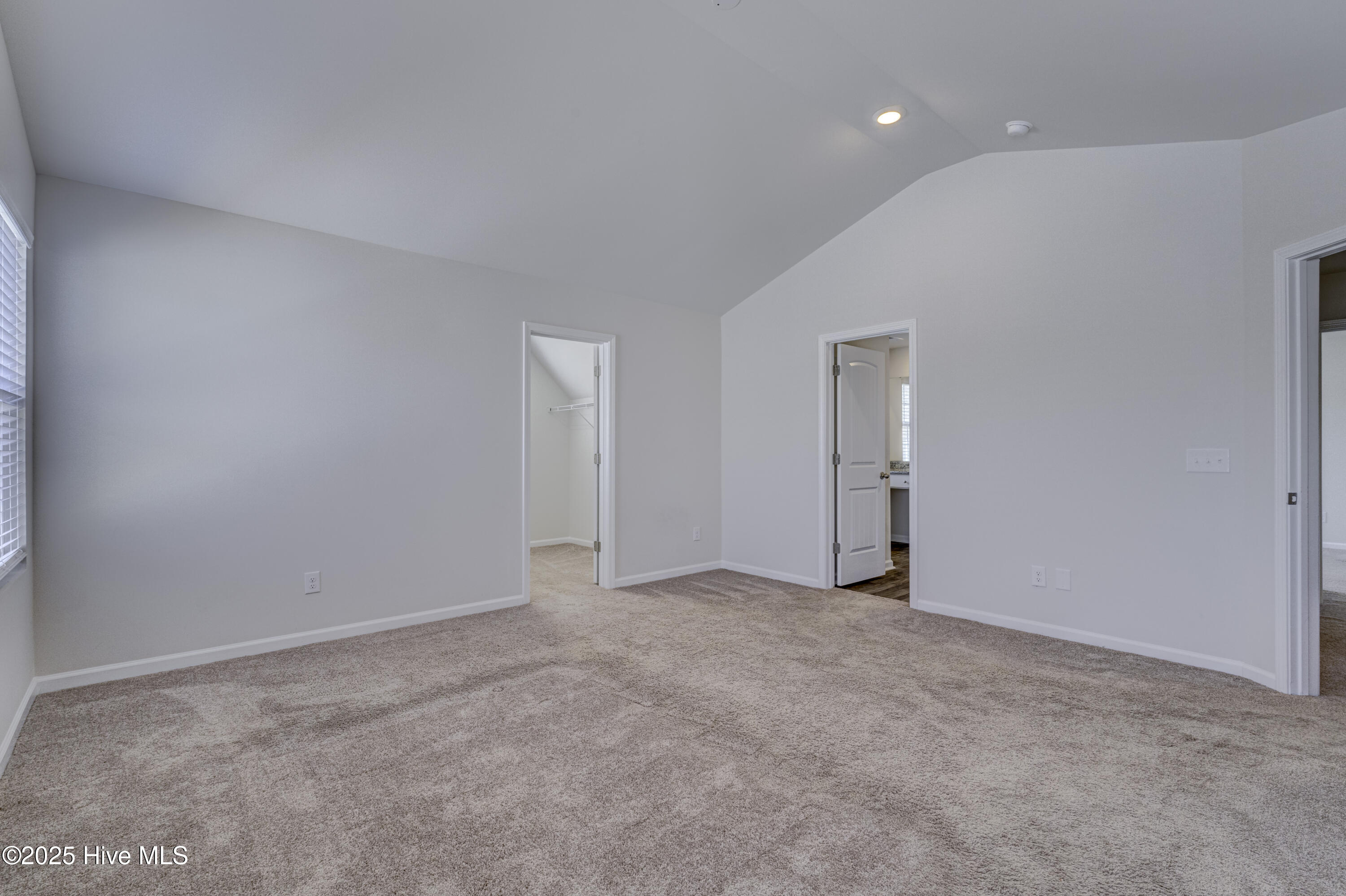 100528230 | Photo 30