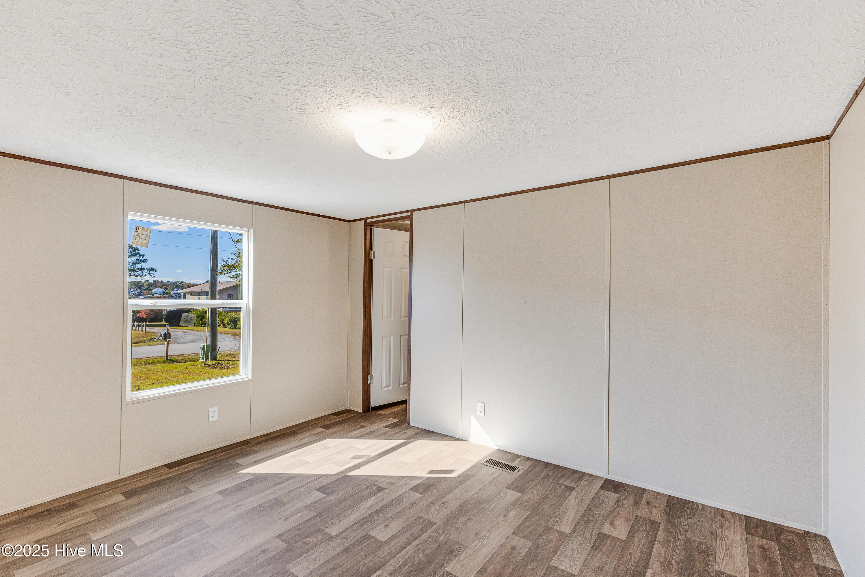 100541007 | Photo 23