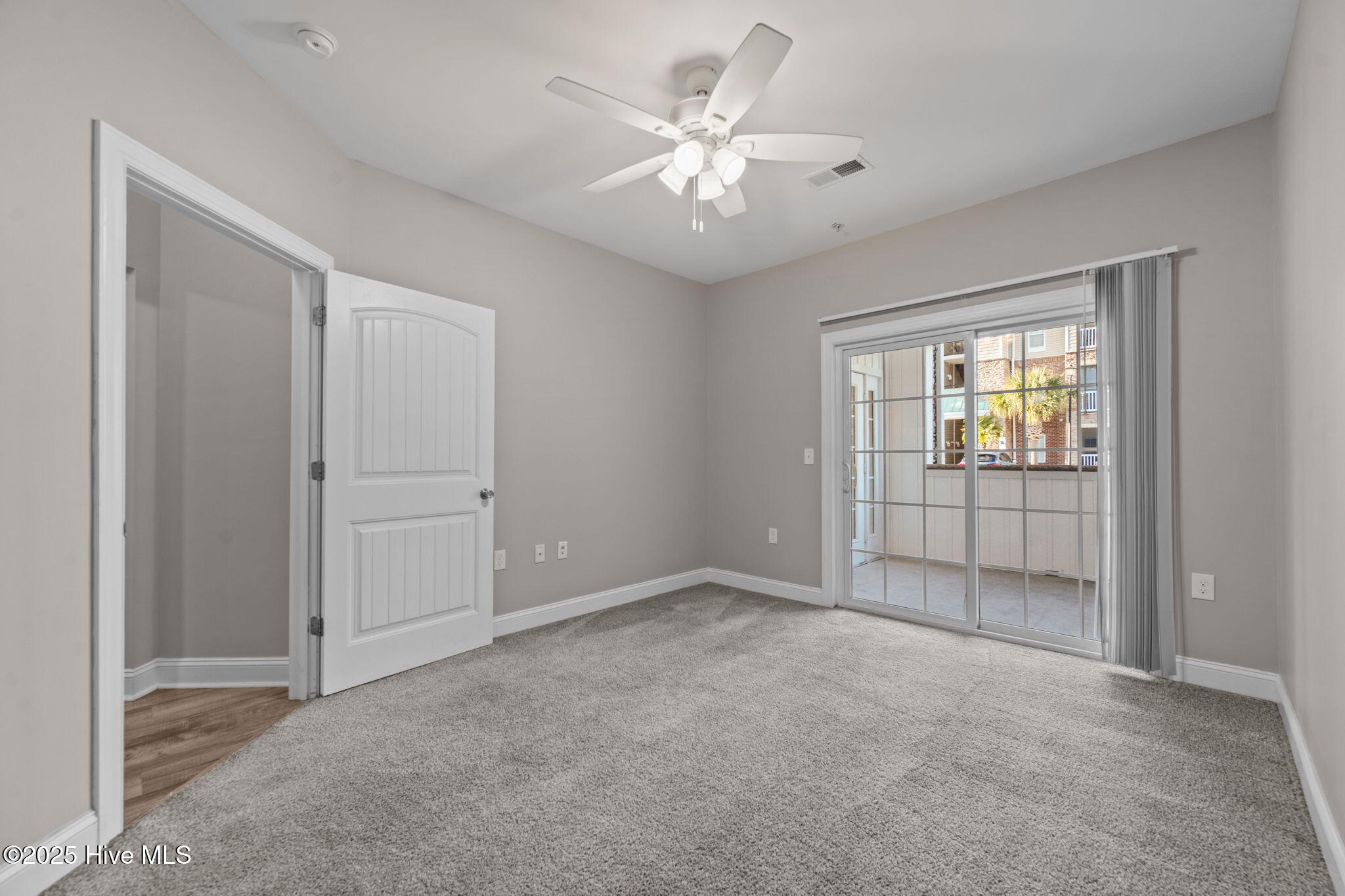 100542500 | Photo 12