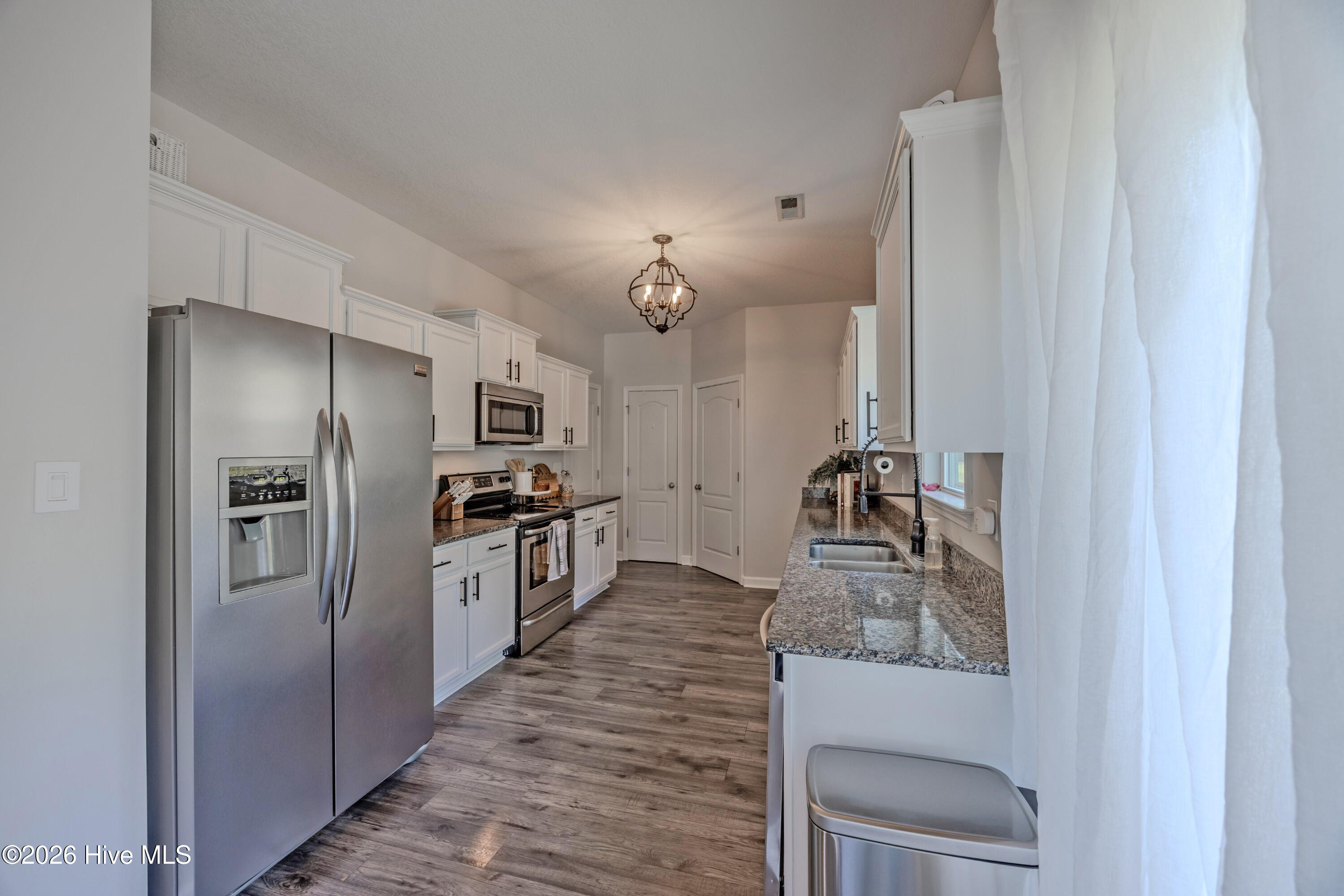 100562922 | Photo 16