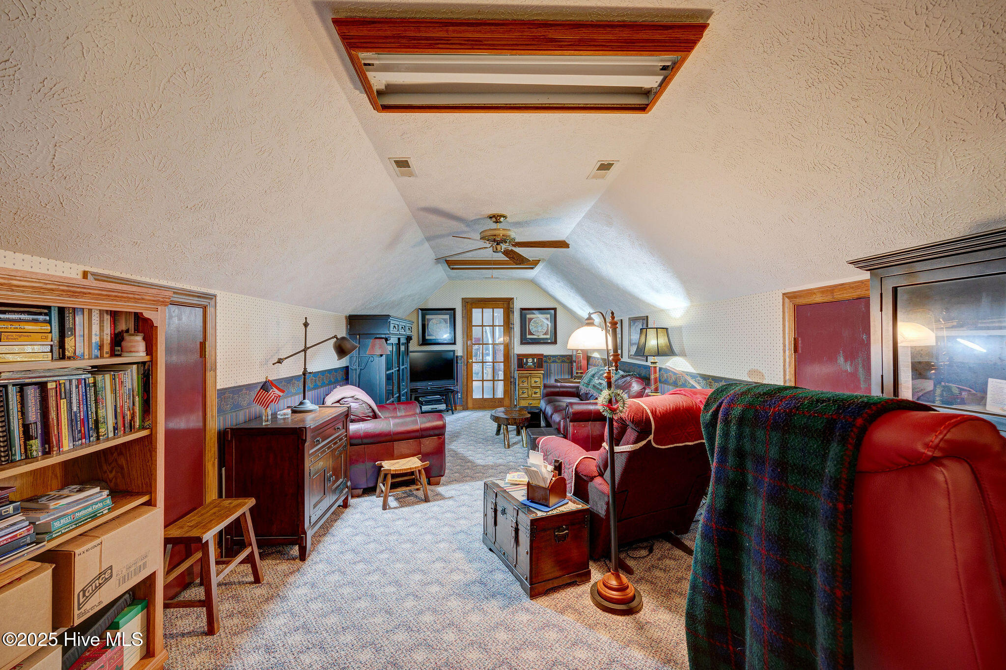 100553041 | Photo 33