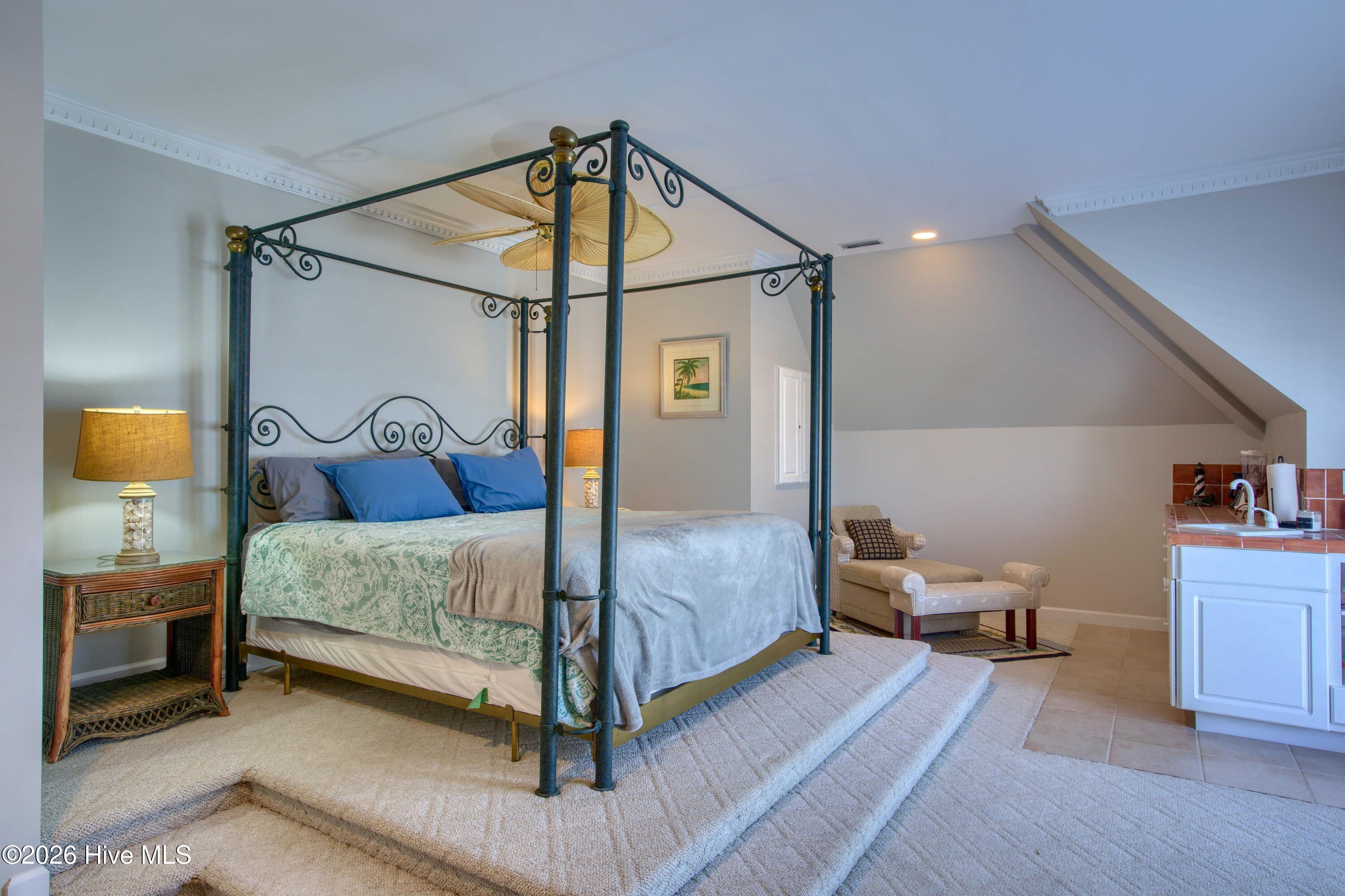 100558828 | Photo 14