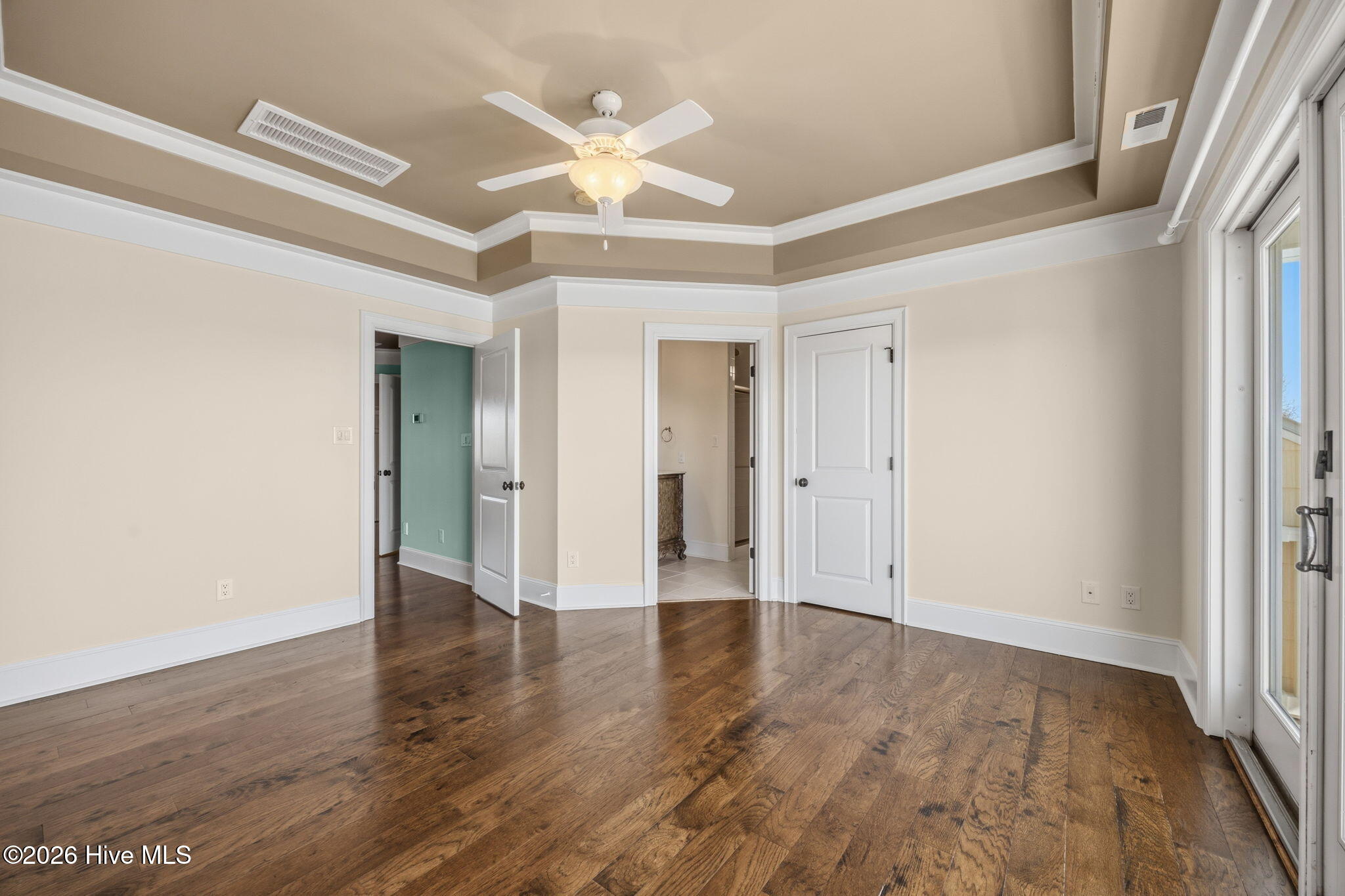 100561060 | Photo 33