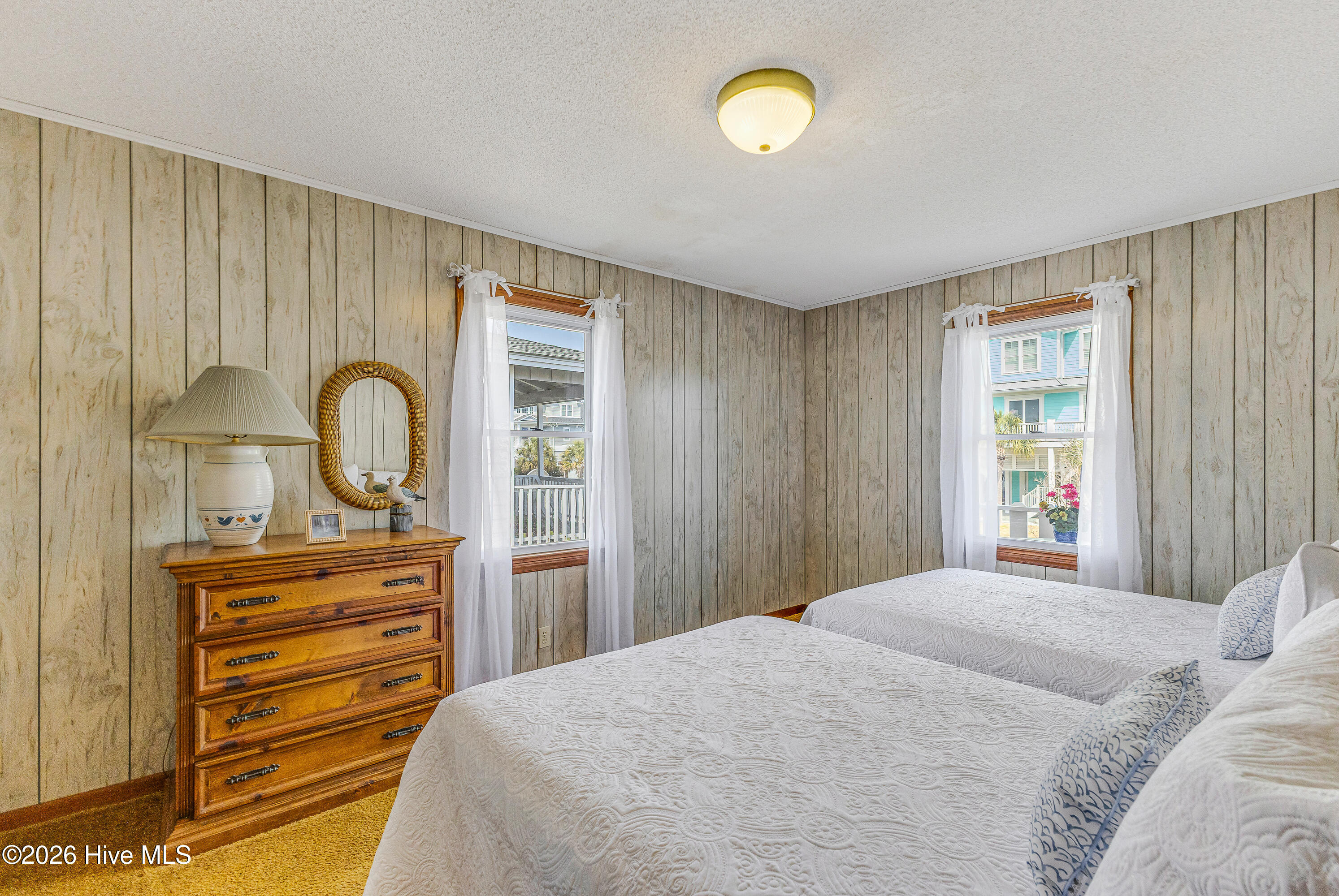 100562663 | Photo 28