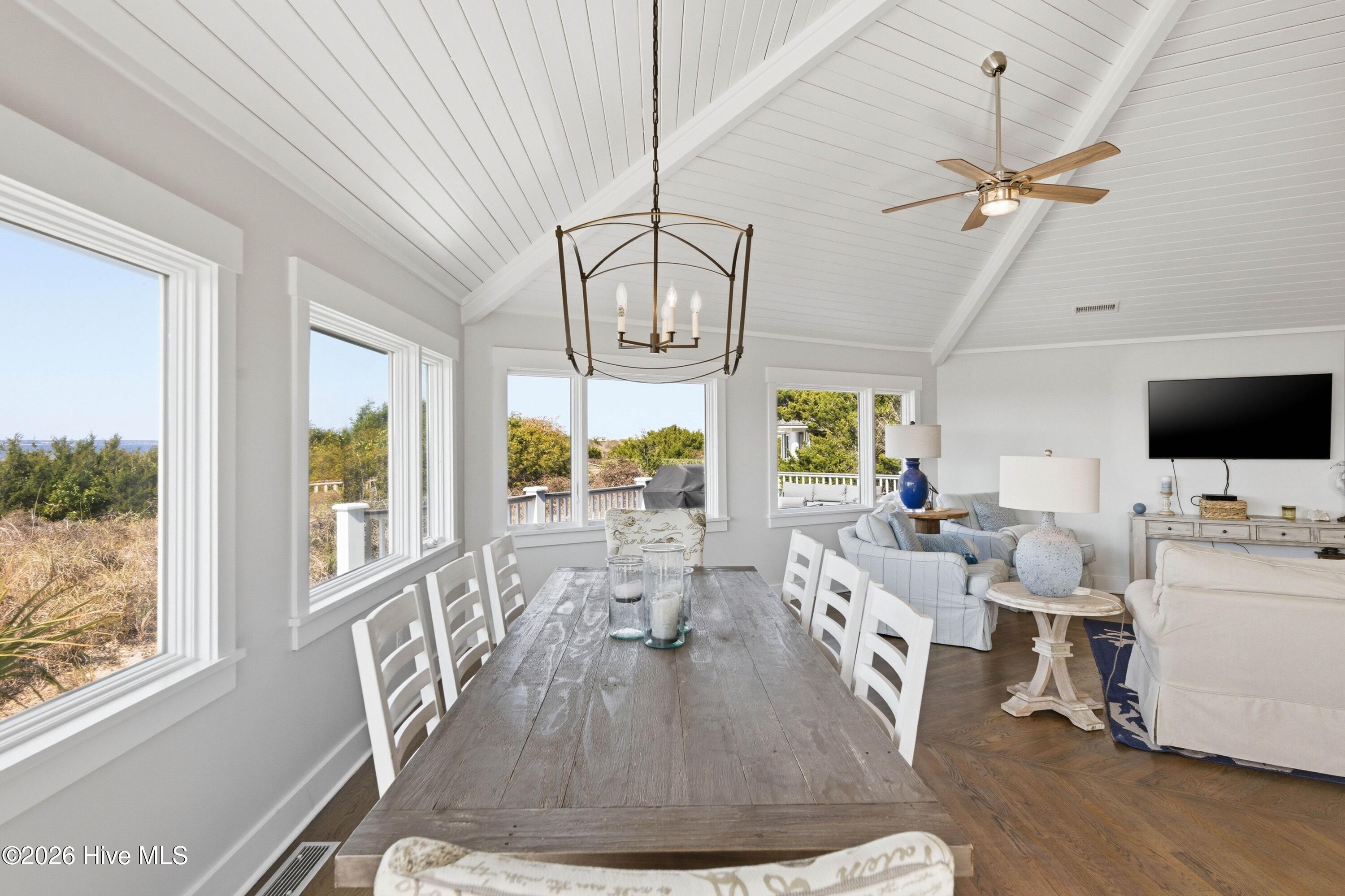 100560271 | Photo 18