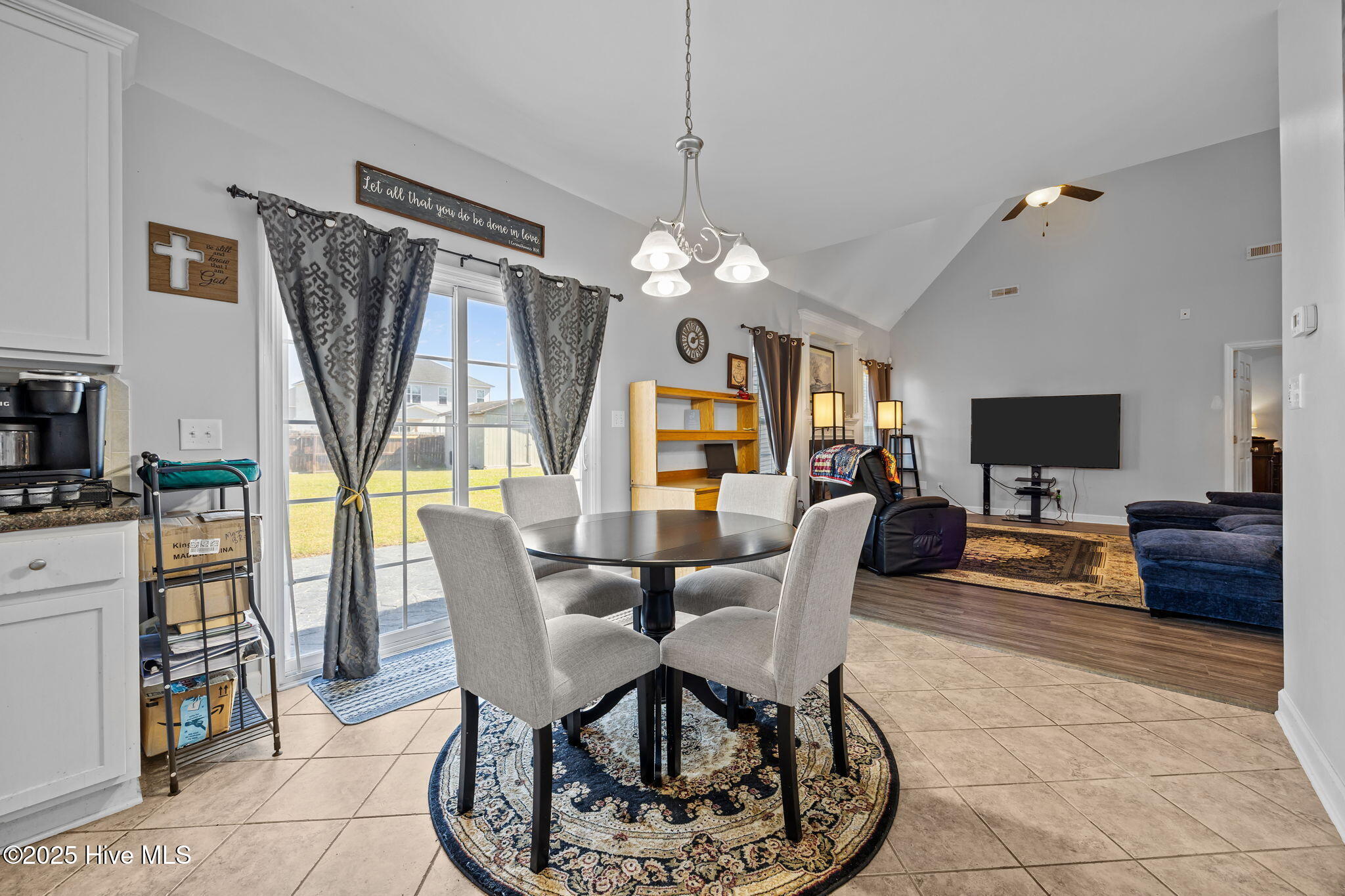 100532317 | Photo 23