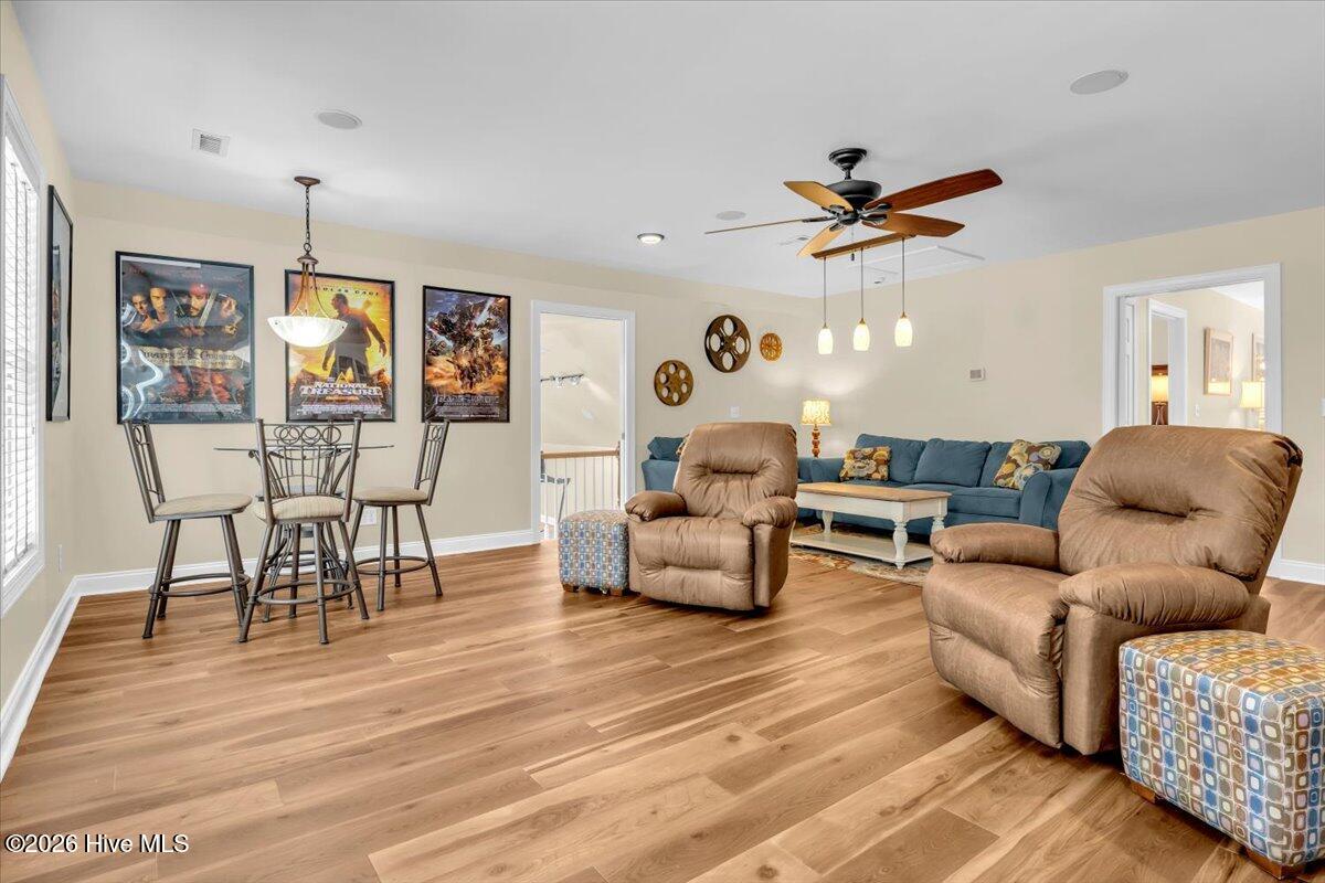 100567087 | Photo 71