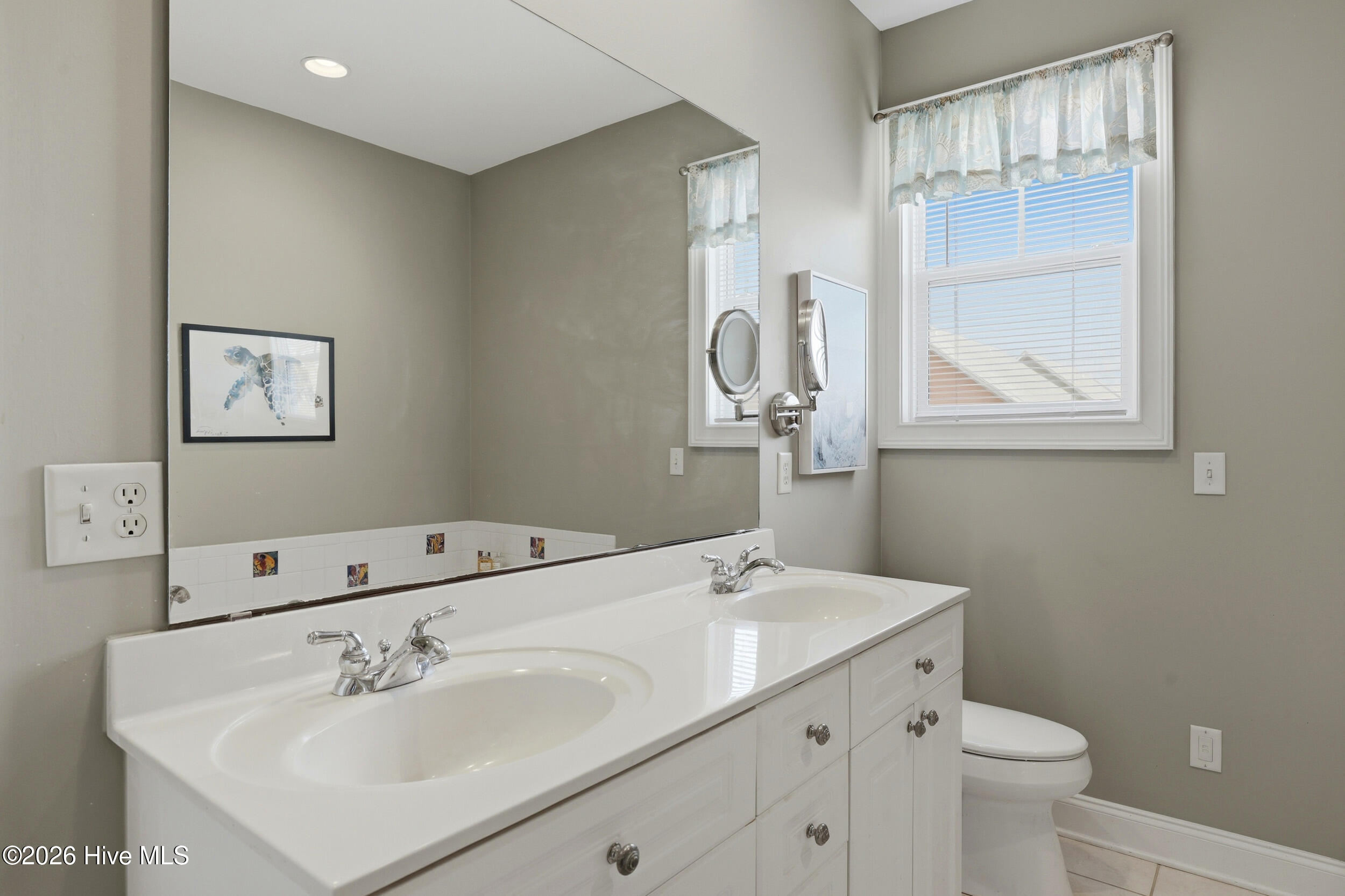 100559710 | Photo 43