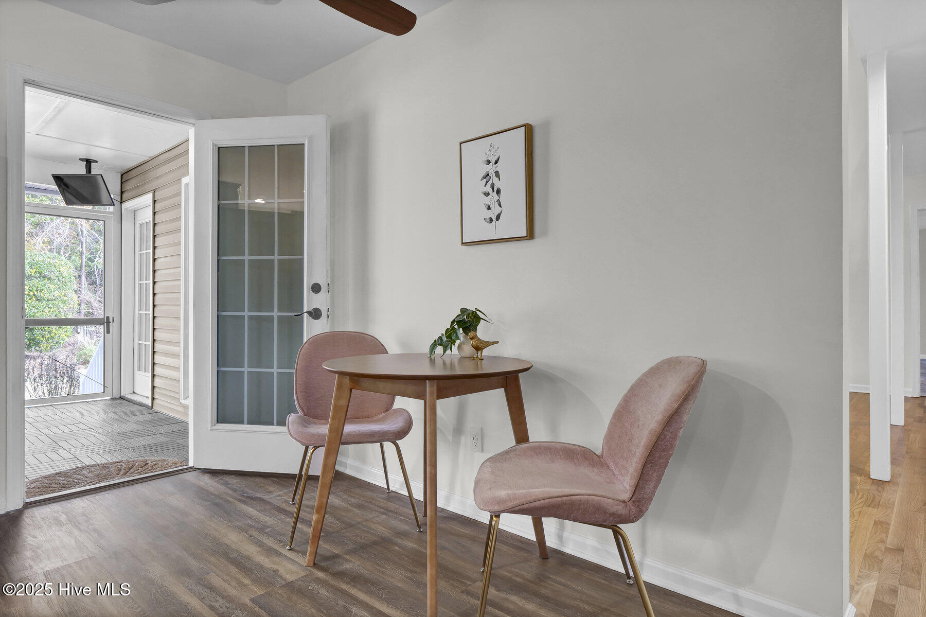 100545503 | Photo 34