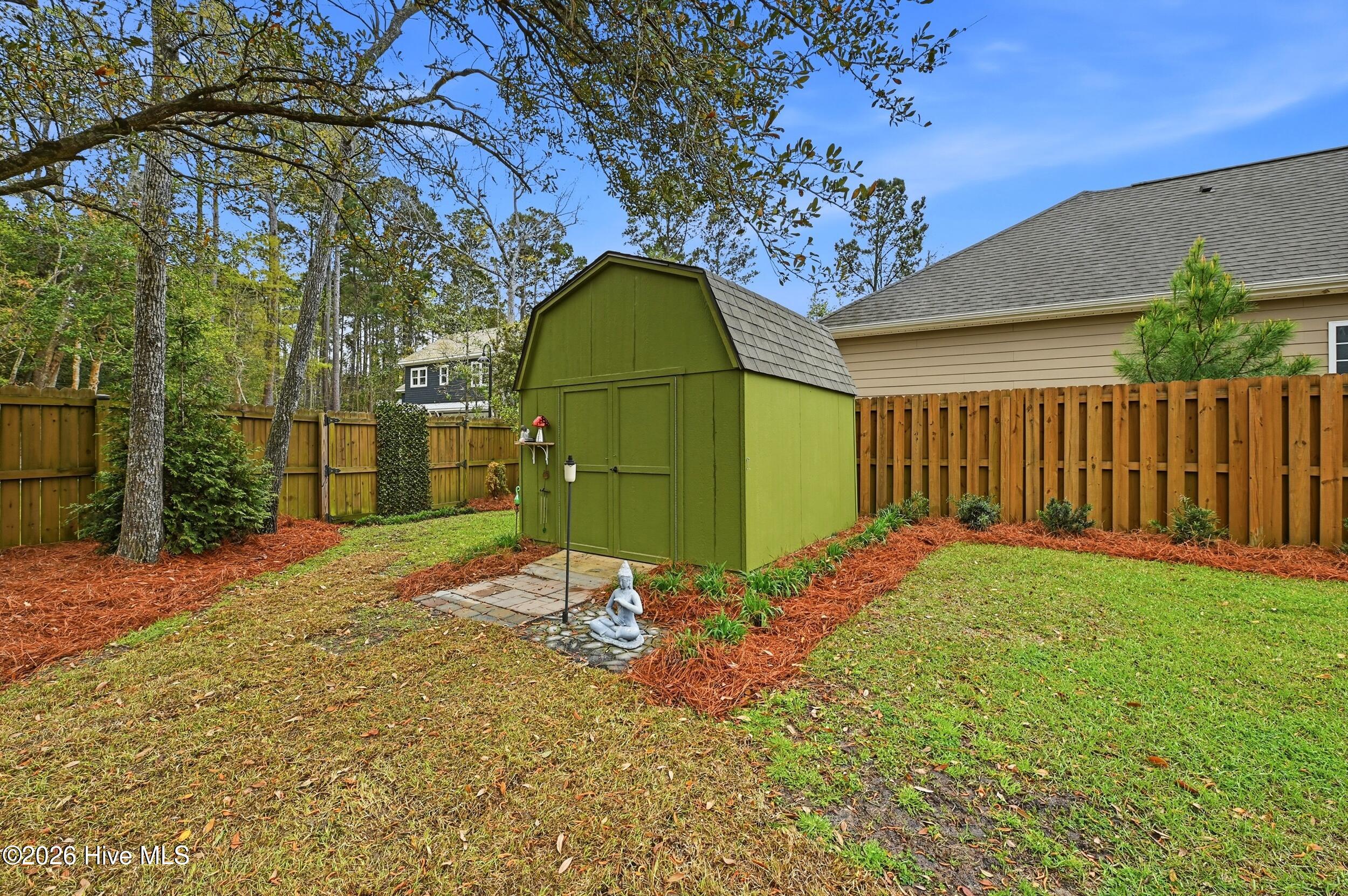 100563166 | Photo 46