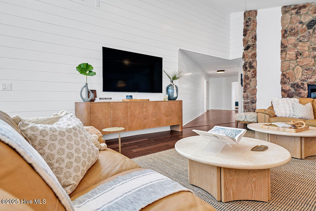 100508979 | Photo 20