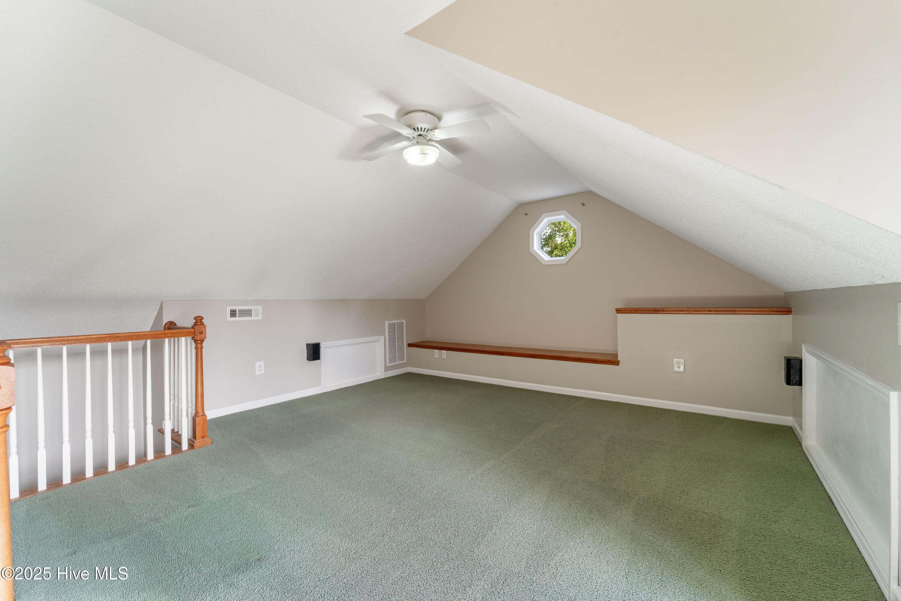 100559136 | Photo 19