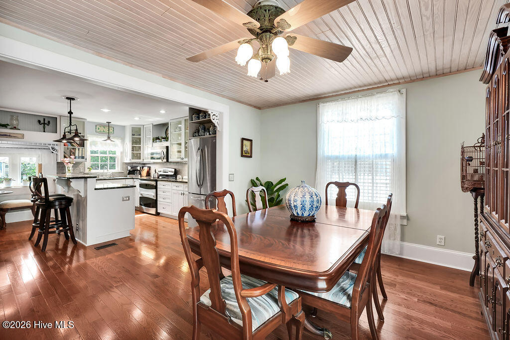 100563749 | Photo 23