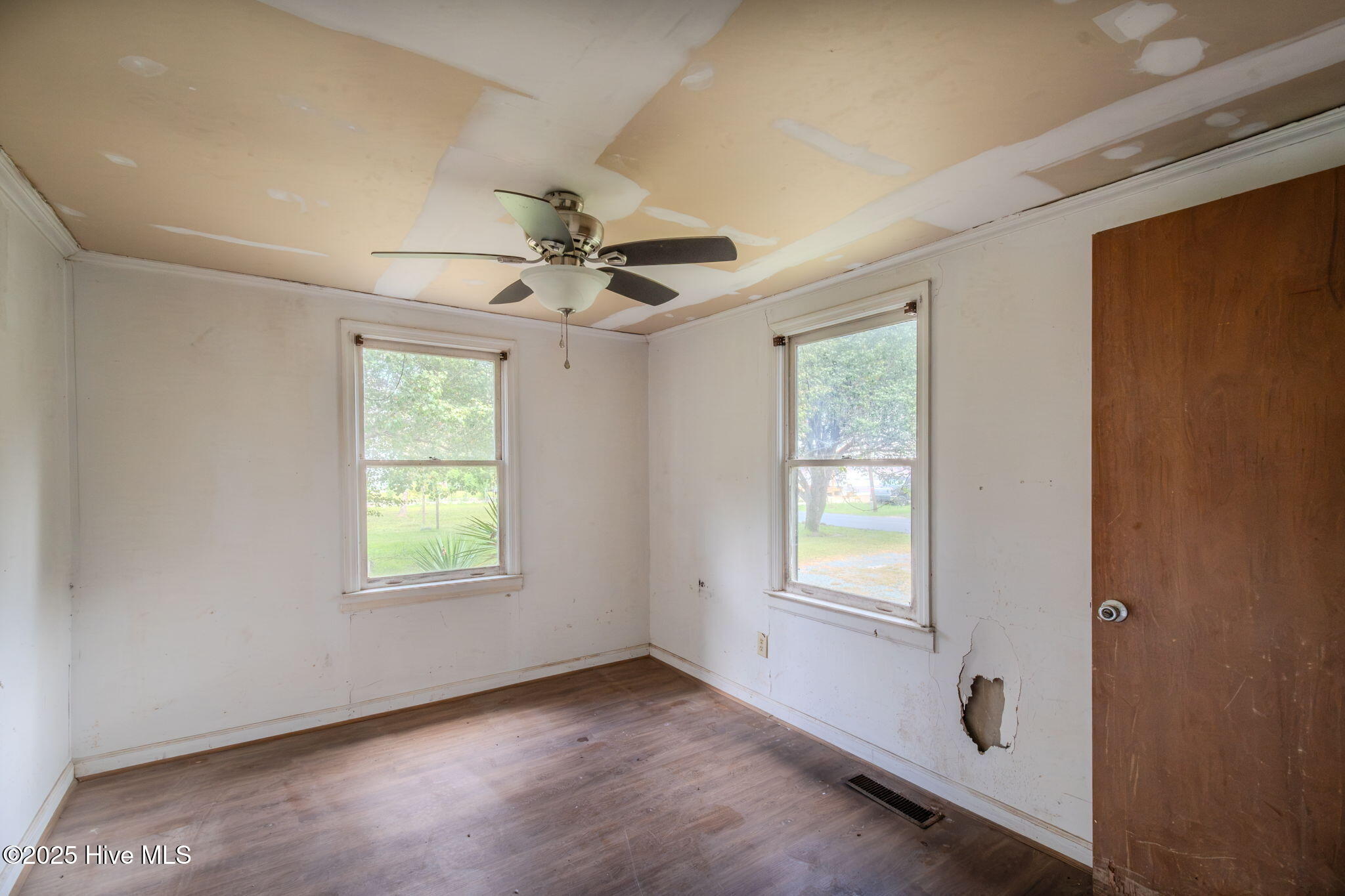 4-web-or-mls-409 S Bodenheimer St-104