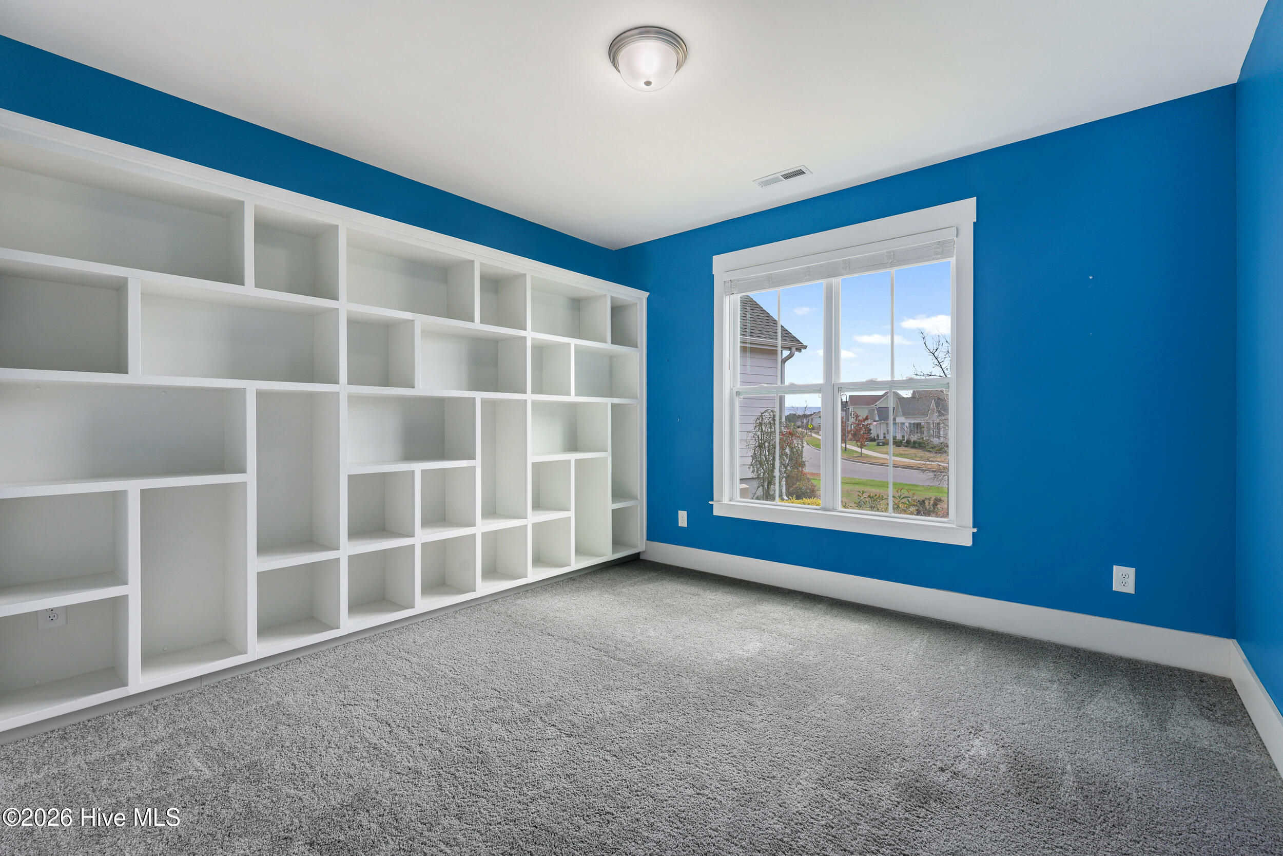 100560920 | Photo 24