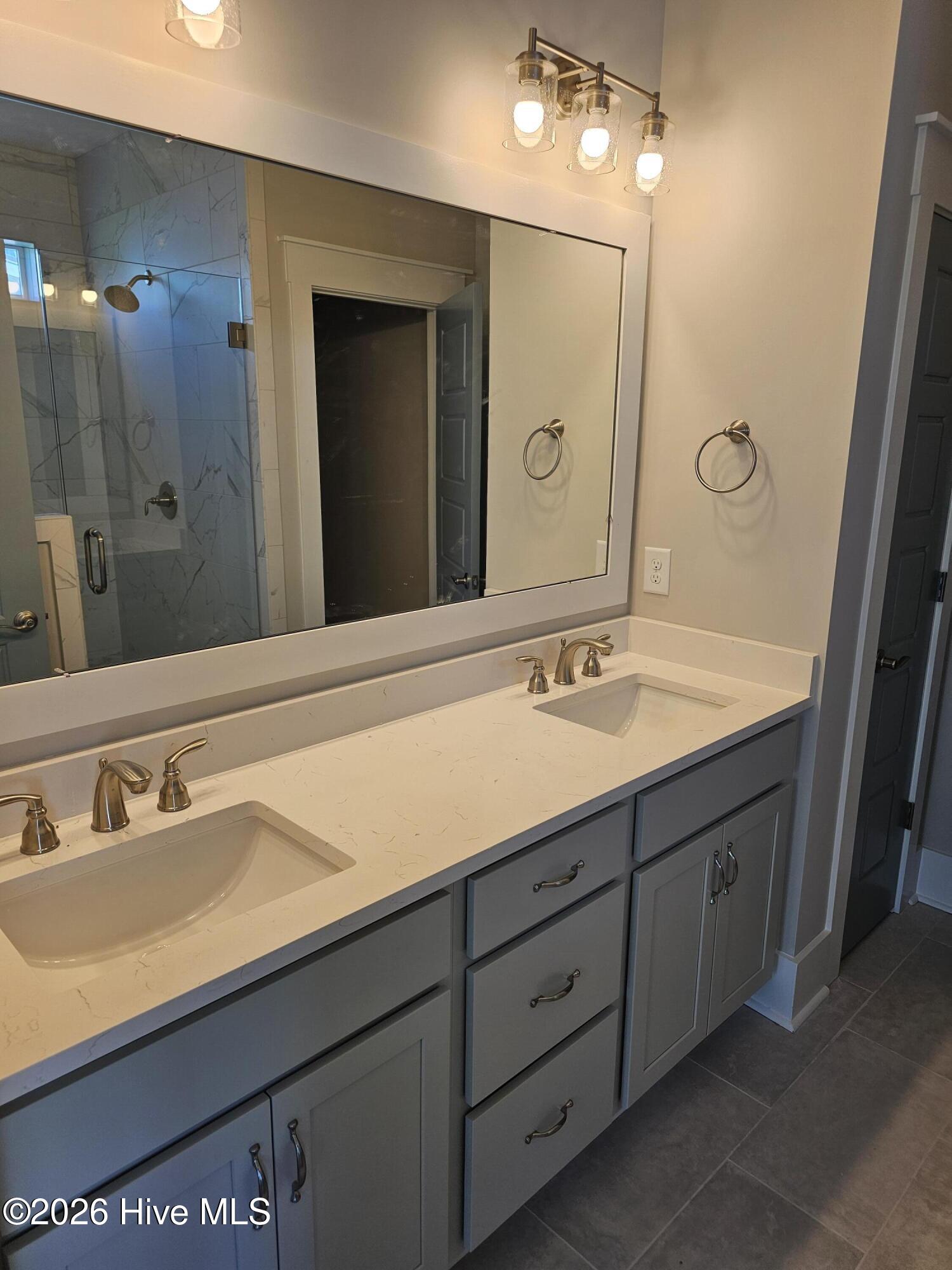 100560866 | Photo 11