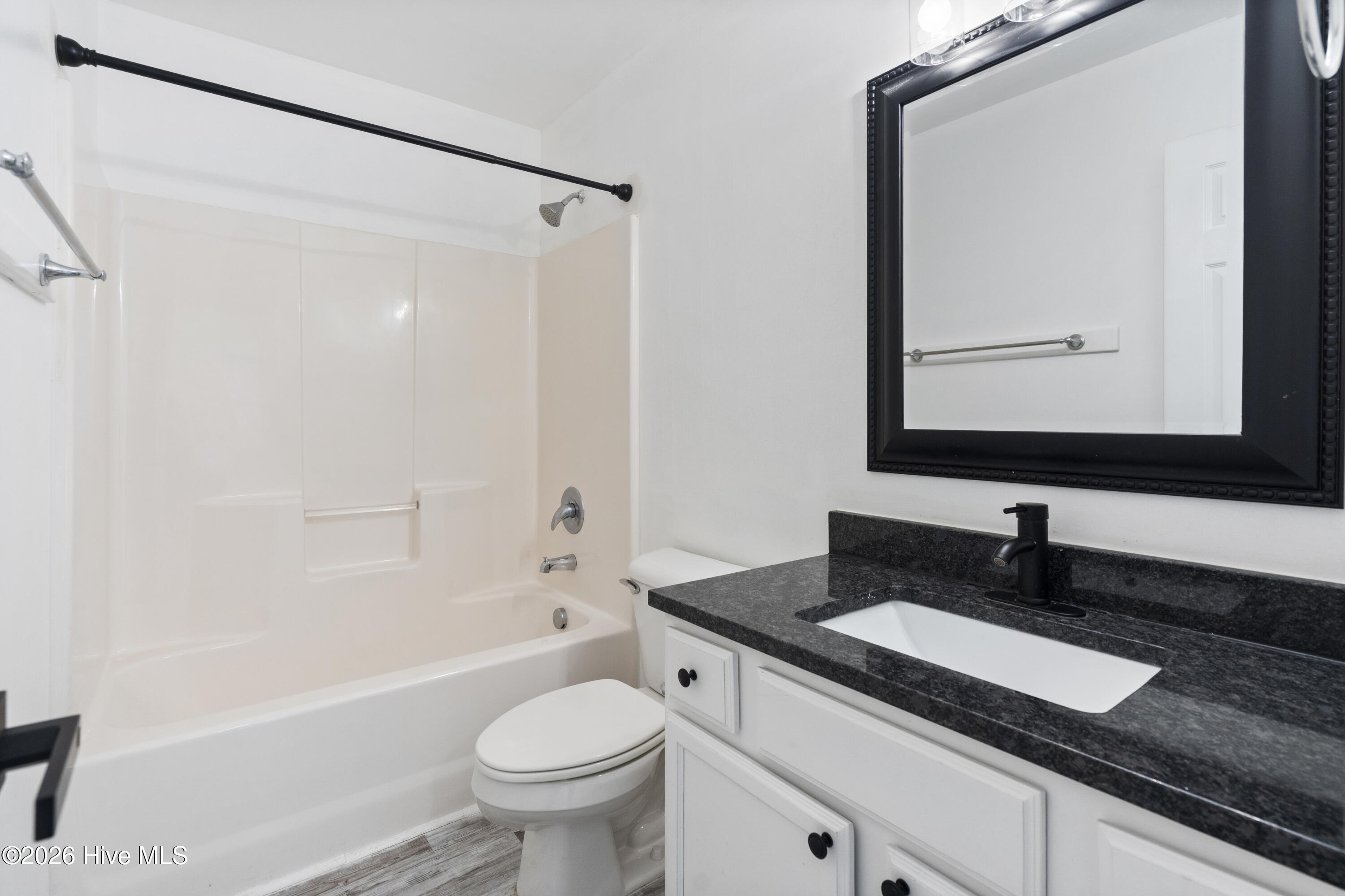 100557847 | Photo 26