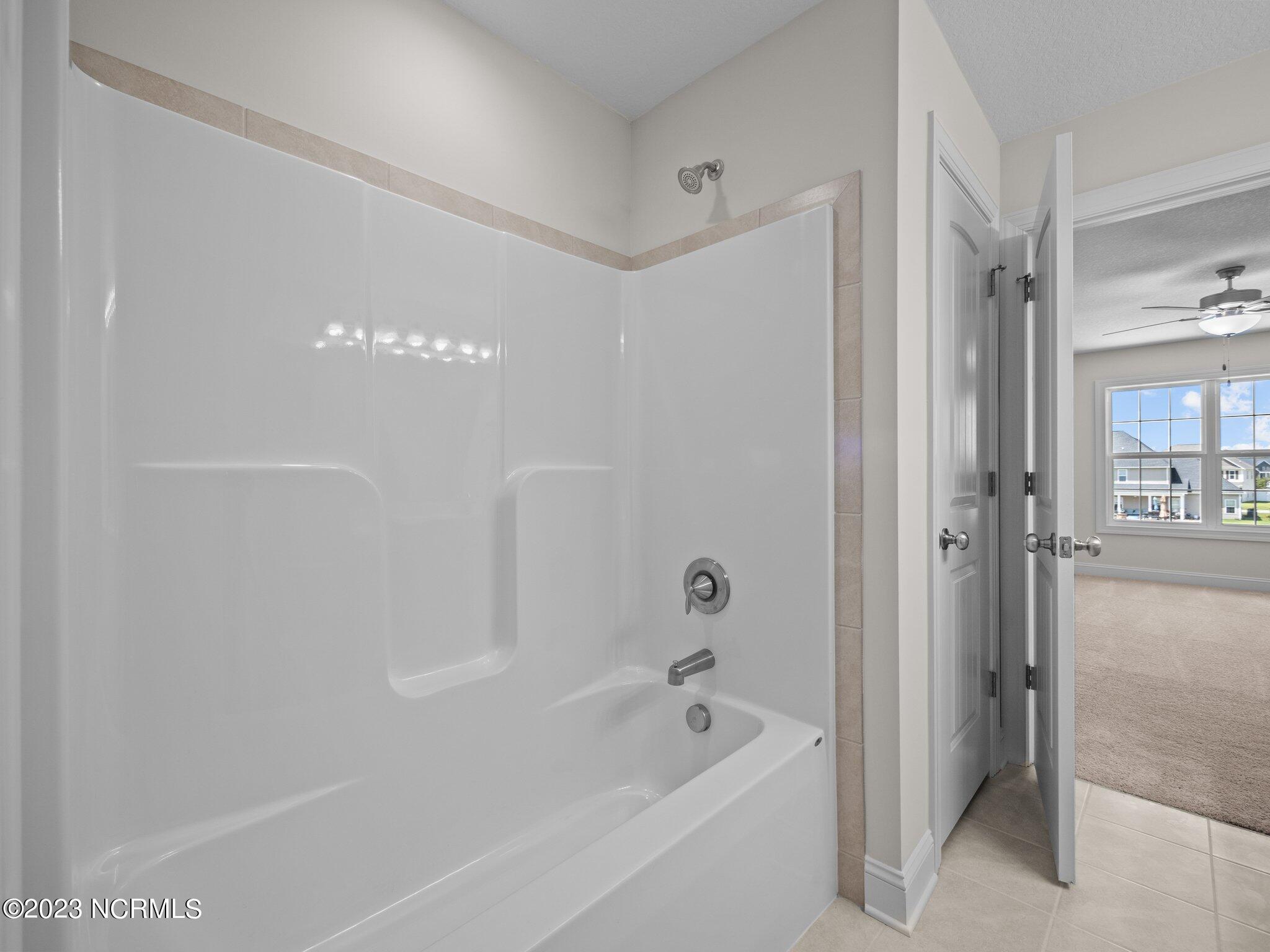 100570642 | Photo 13