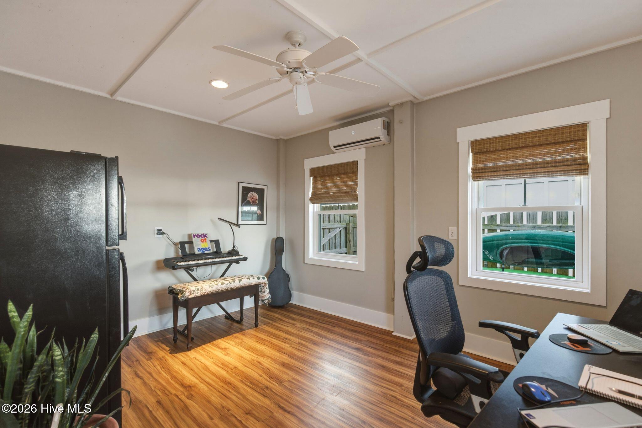 100562049 | Photo 50