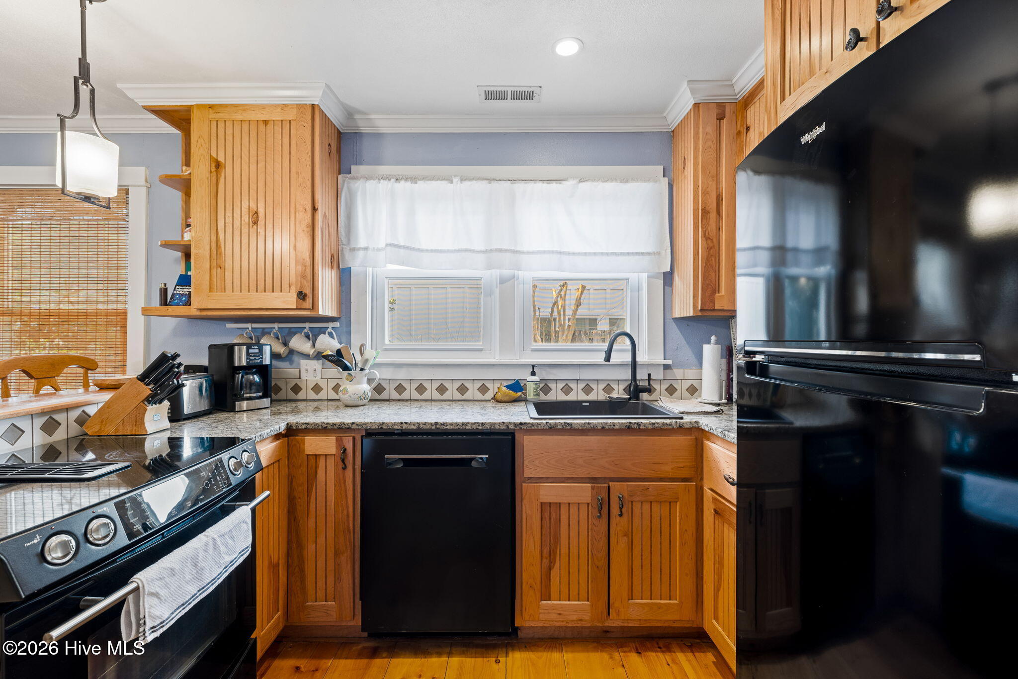 100557713 | Photo 15