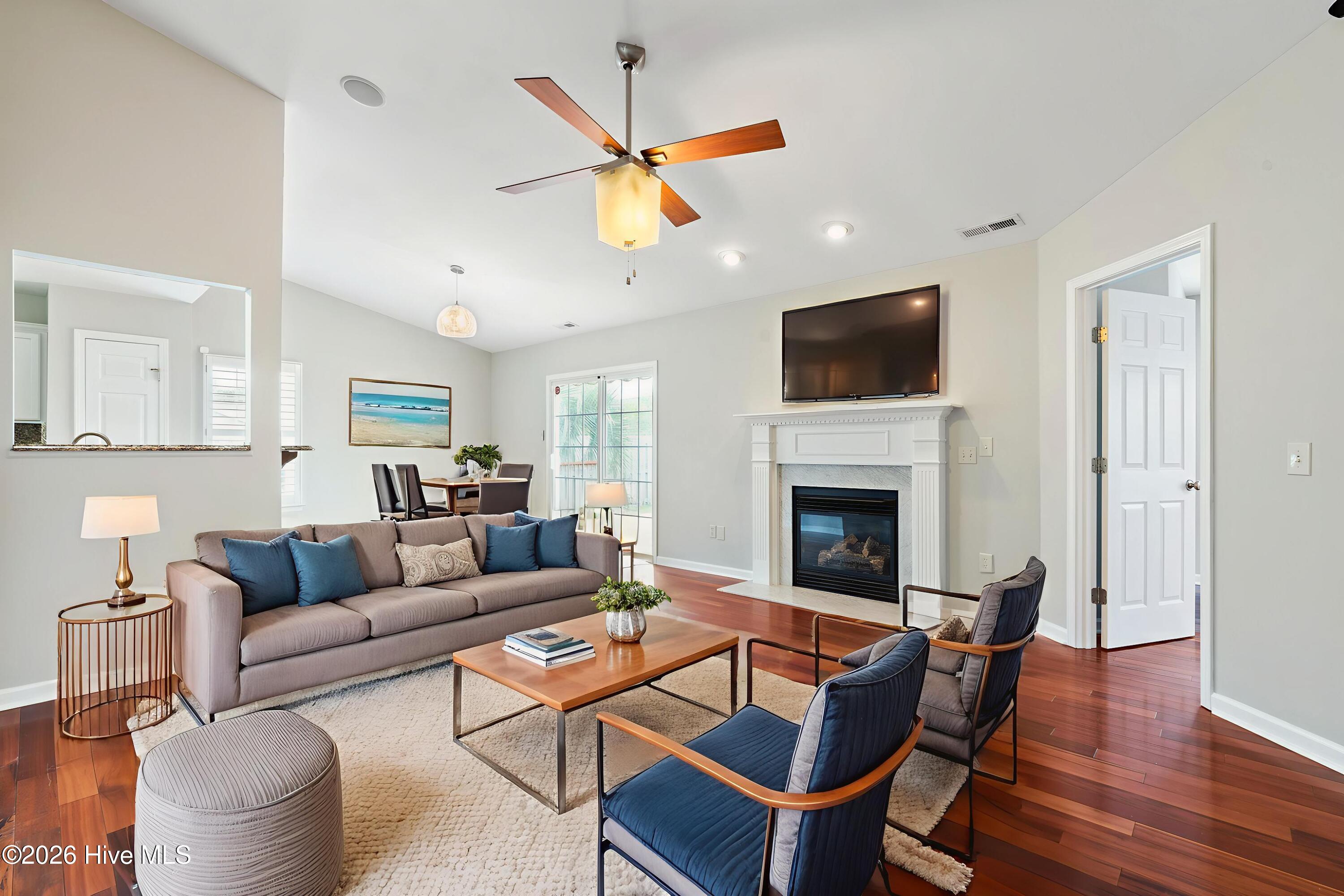 100538877 | Photo 10