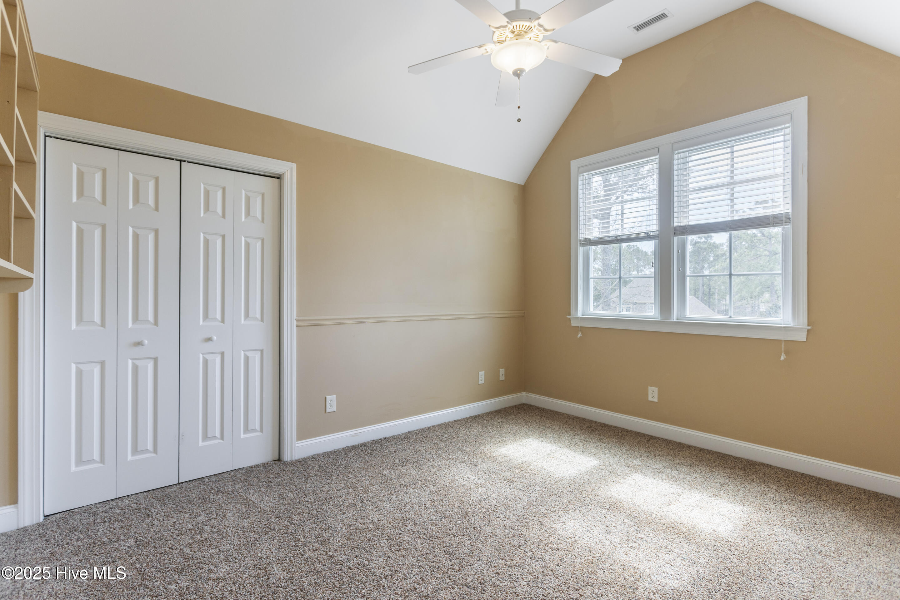 100493610 | Photo 76