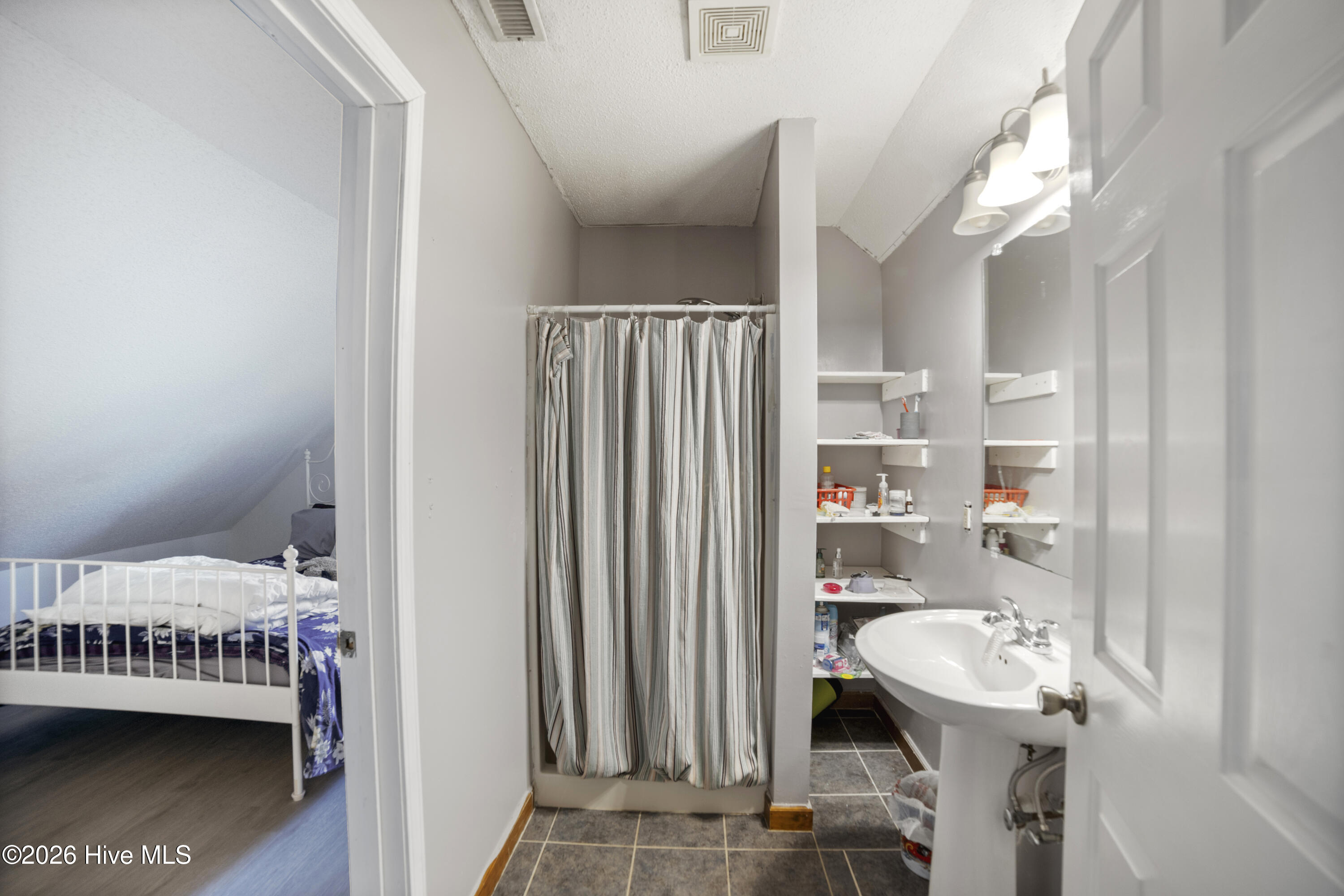 100541663 | Photo 29