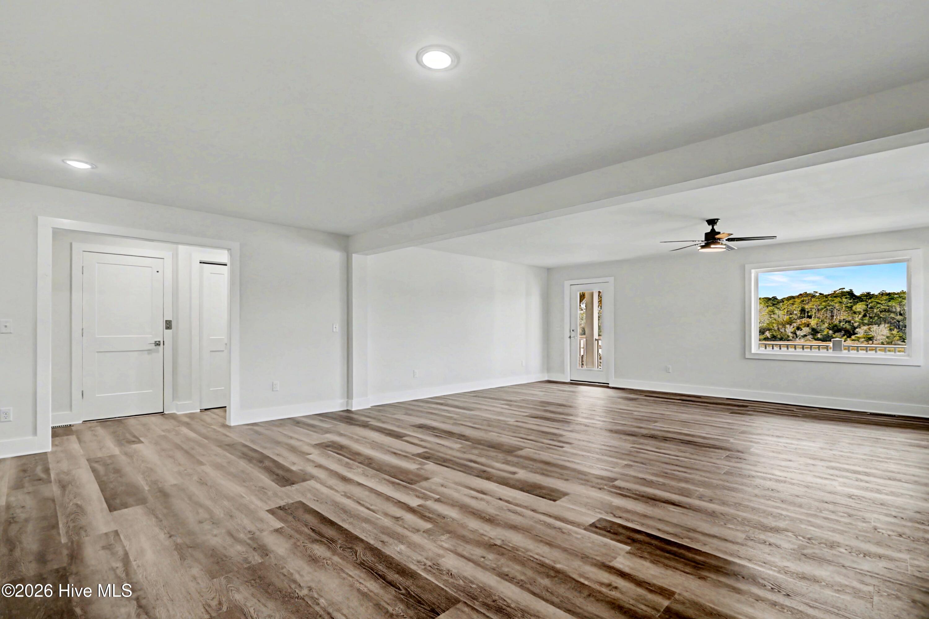 100556929 | Photo 15