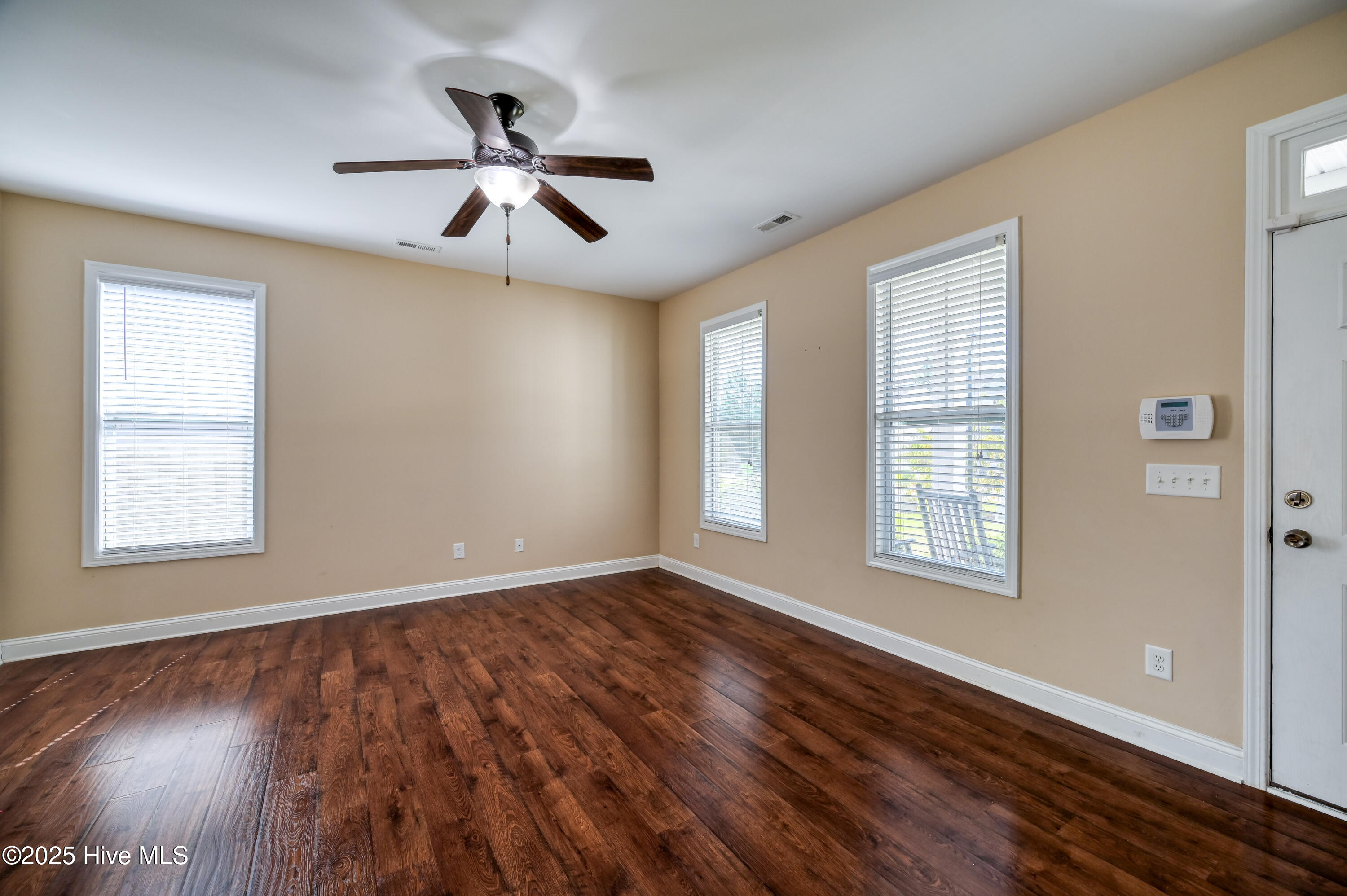 100531923 | Photo 17