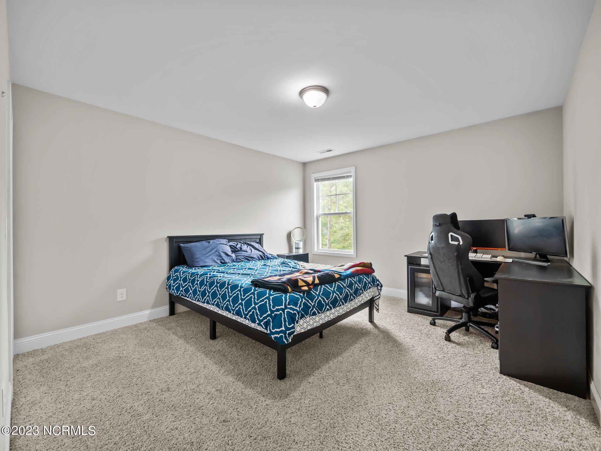 100553383 | Photo 43