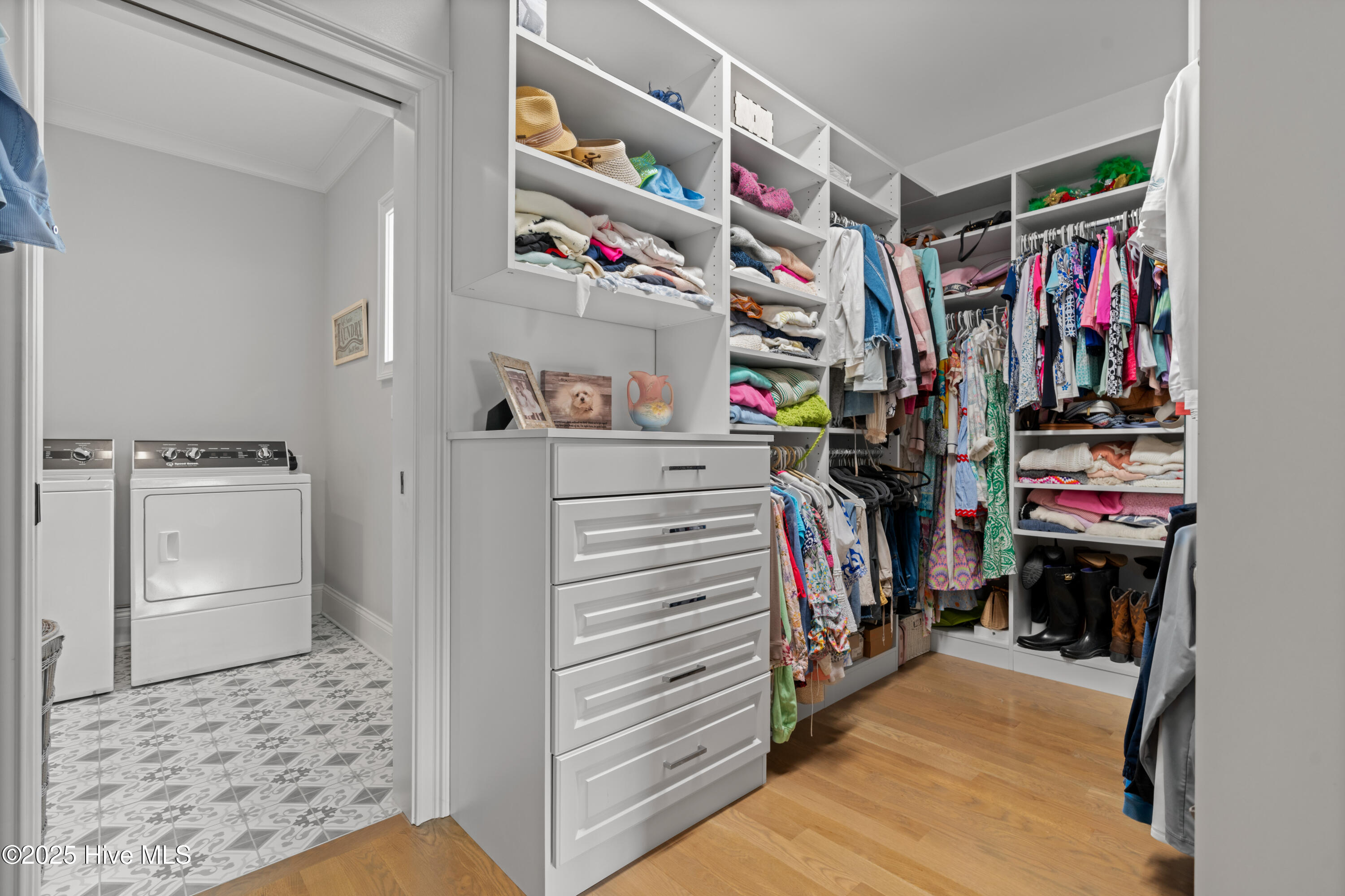 100551576 | Photo 33